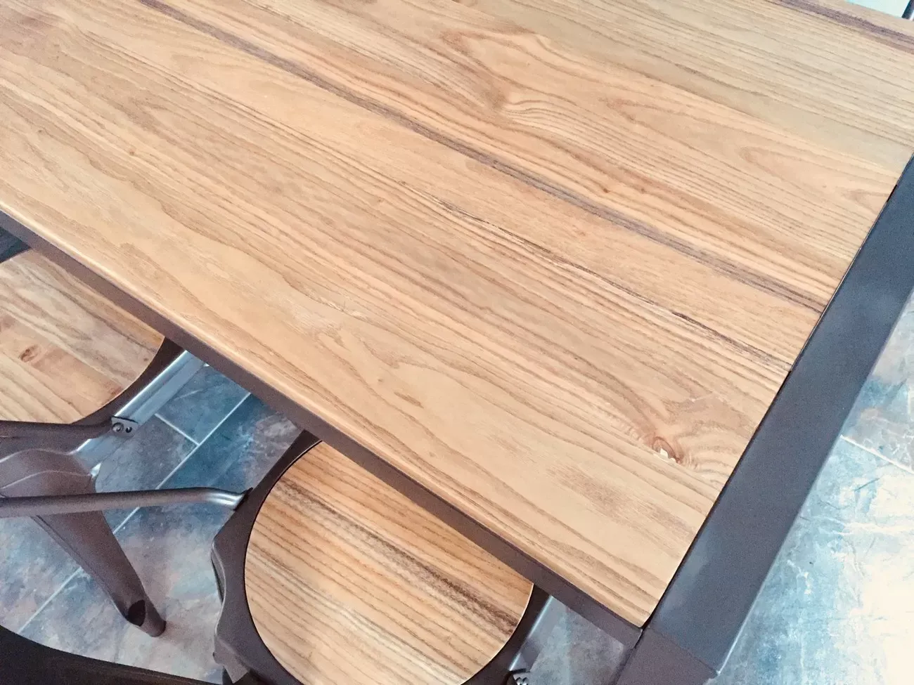 Illustration numéro 3 du produit Table repas 180 cm en bois massif clair