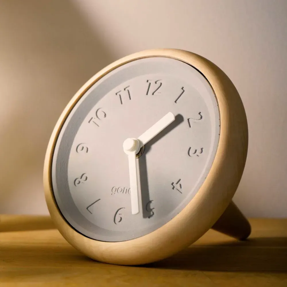 Illustration numéro 3 du produit Horloge de table en bois et béton