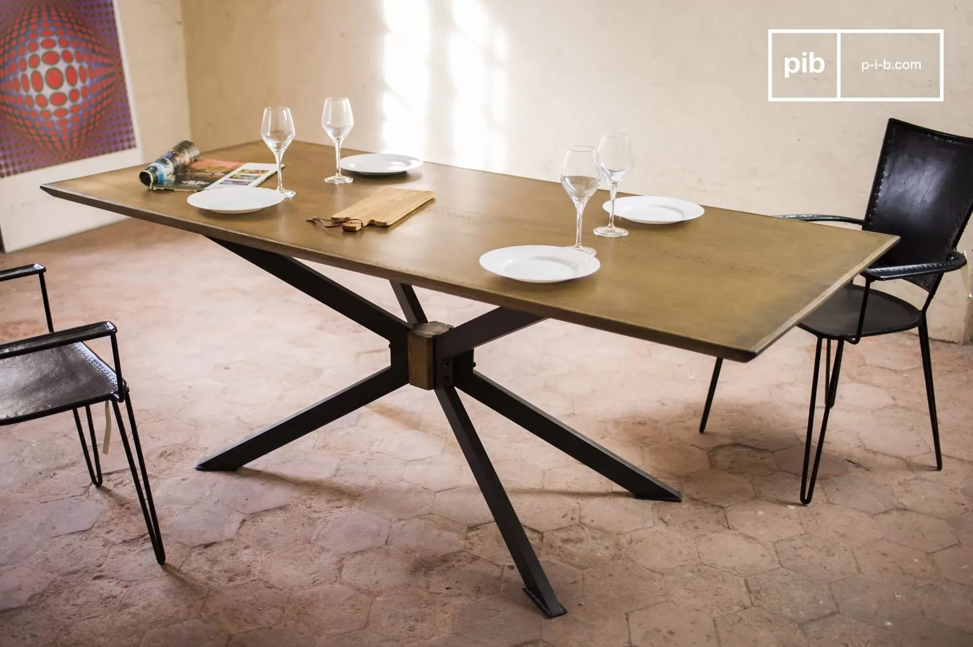 Illustration numéro 3 du produit Table de repas en bois et laiton cuivré