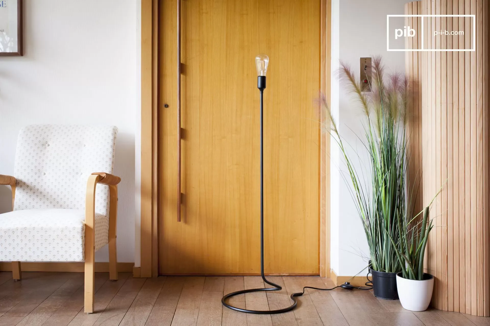 Illustration numéro 3 du produit Liseuse filiforme en métal noir