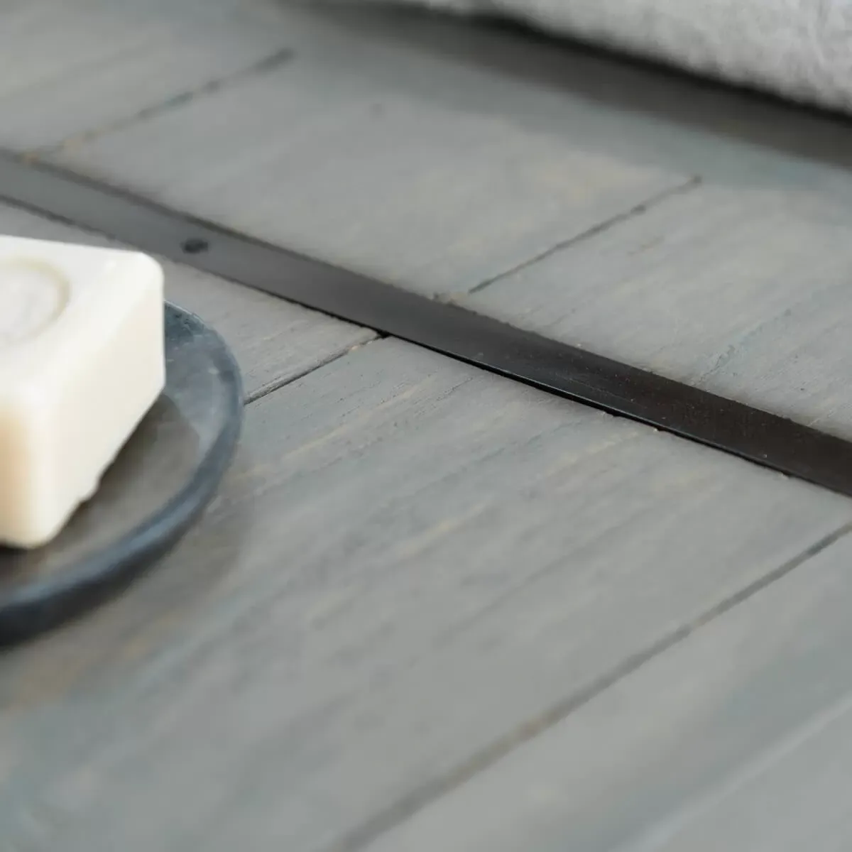 Illustration numéro 3 du produit Meuble sous vasque de salle de bain en mindi et métal L160cm