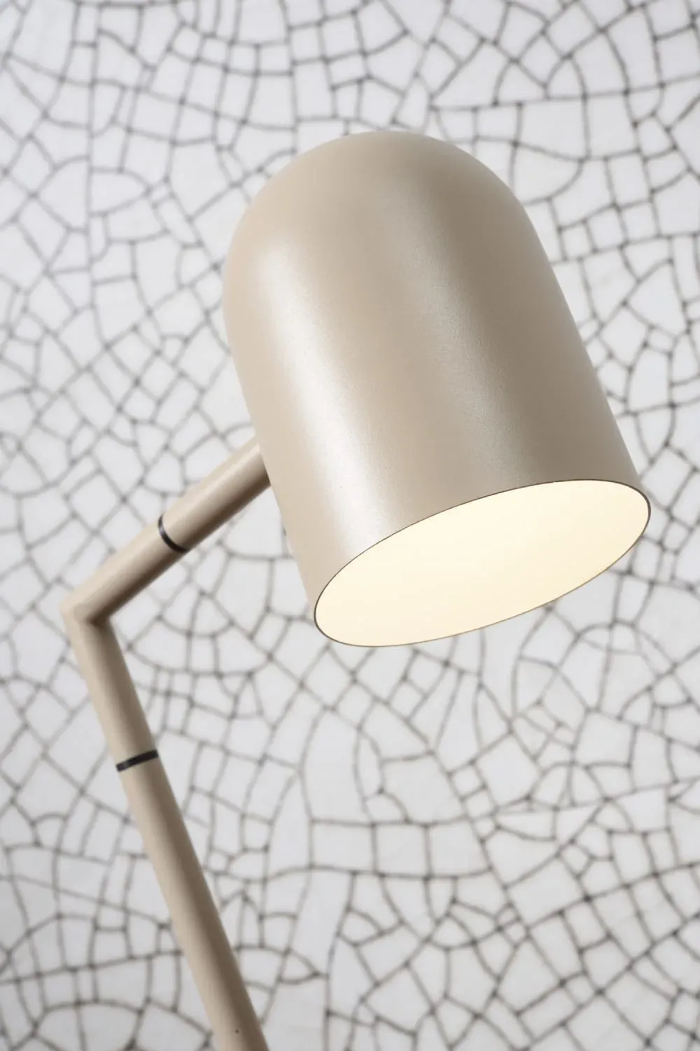 Illustration numéro 3 du produit Lampe de table beige H45cm