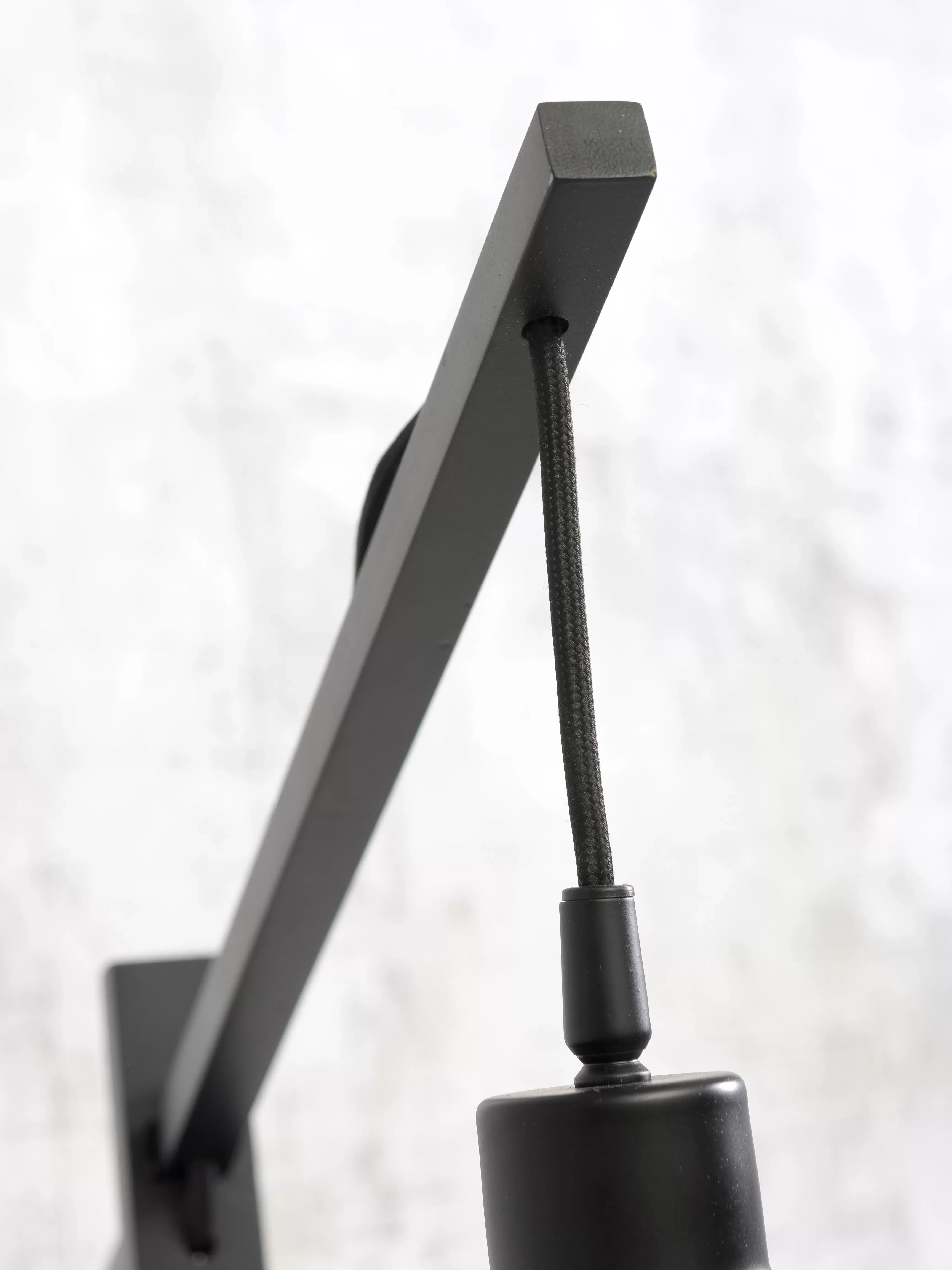 Illustration numéro 3 du produit Lampadaire en bambou noir/lin H176cm