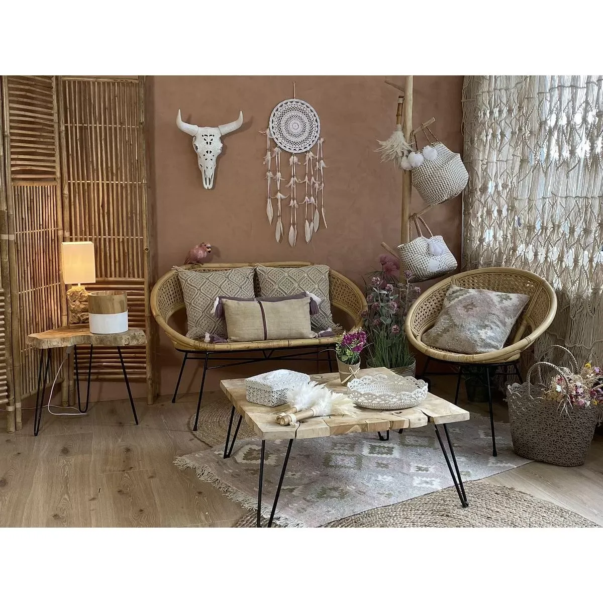 Illustration numéro 3 du produit Coussin en coton beige avec pompons rose 30x50cm