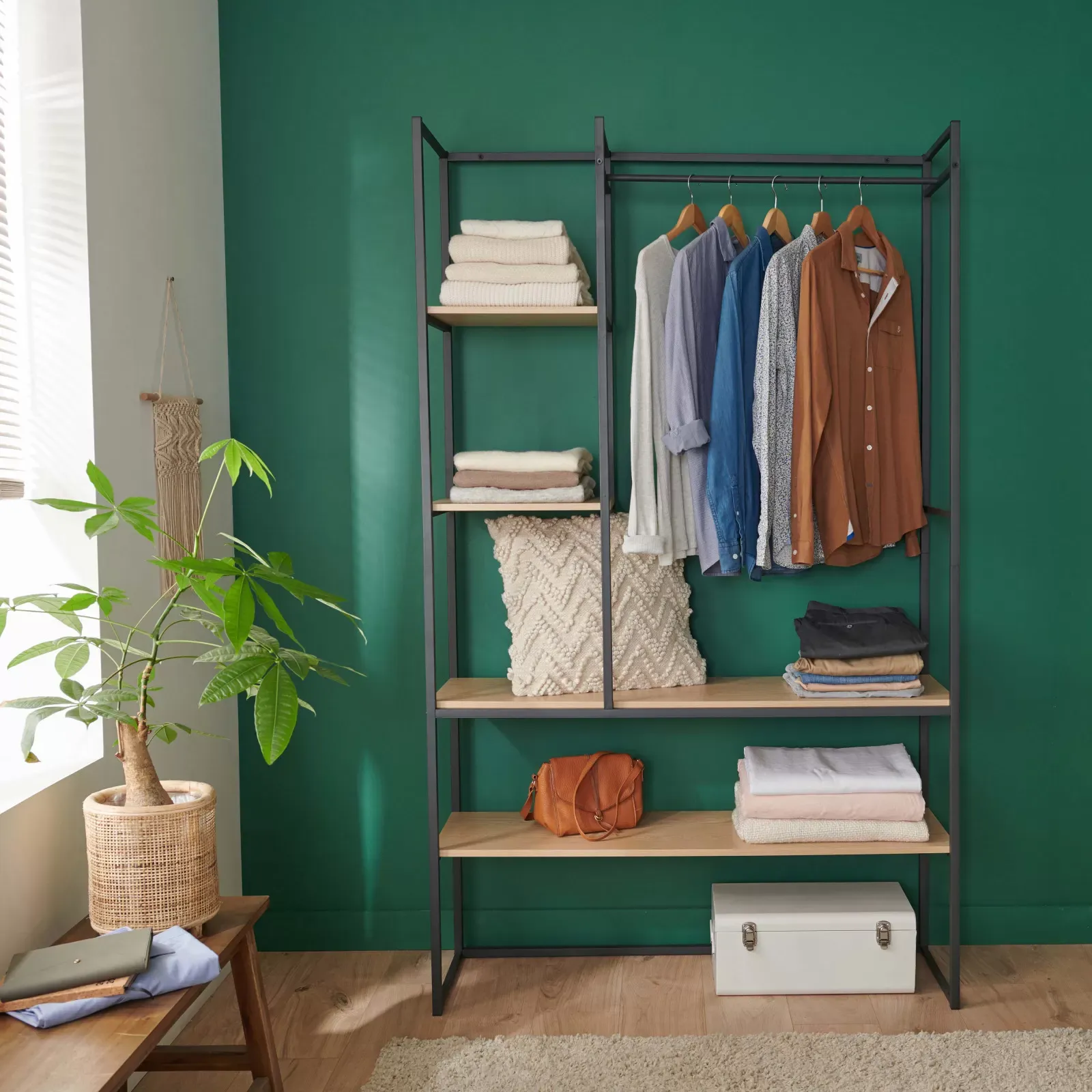 Illustration numéro 3 du produit Portant vêtements industriel en bois et métal noir 120x200cm