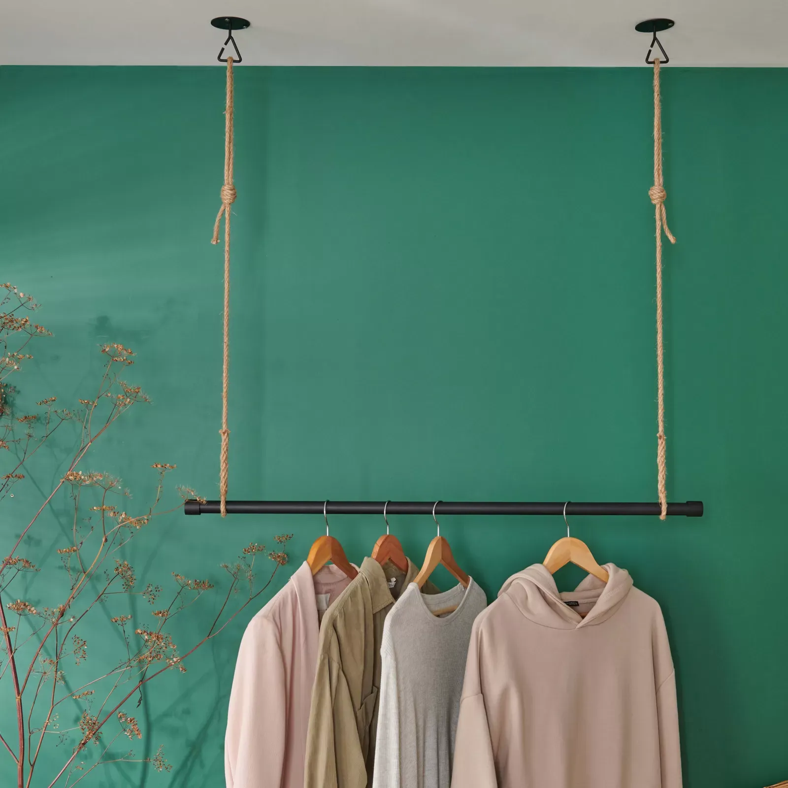 Illustration numéro 3 du produit Penderie suspendue bois L100cm noir avec corde