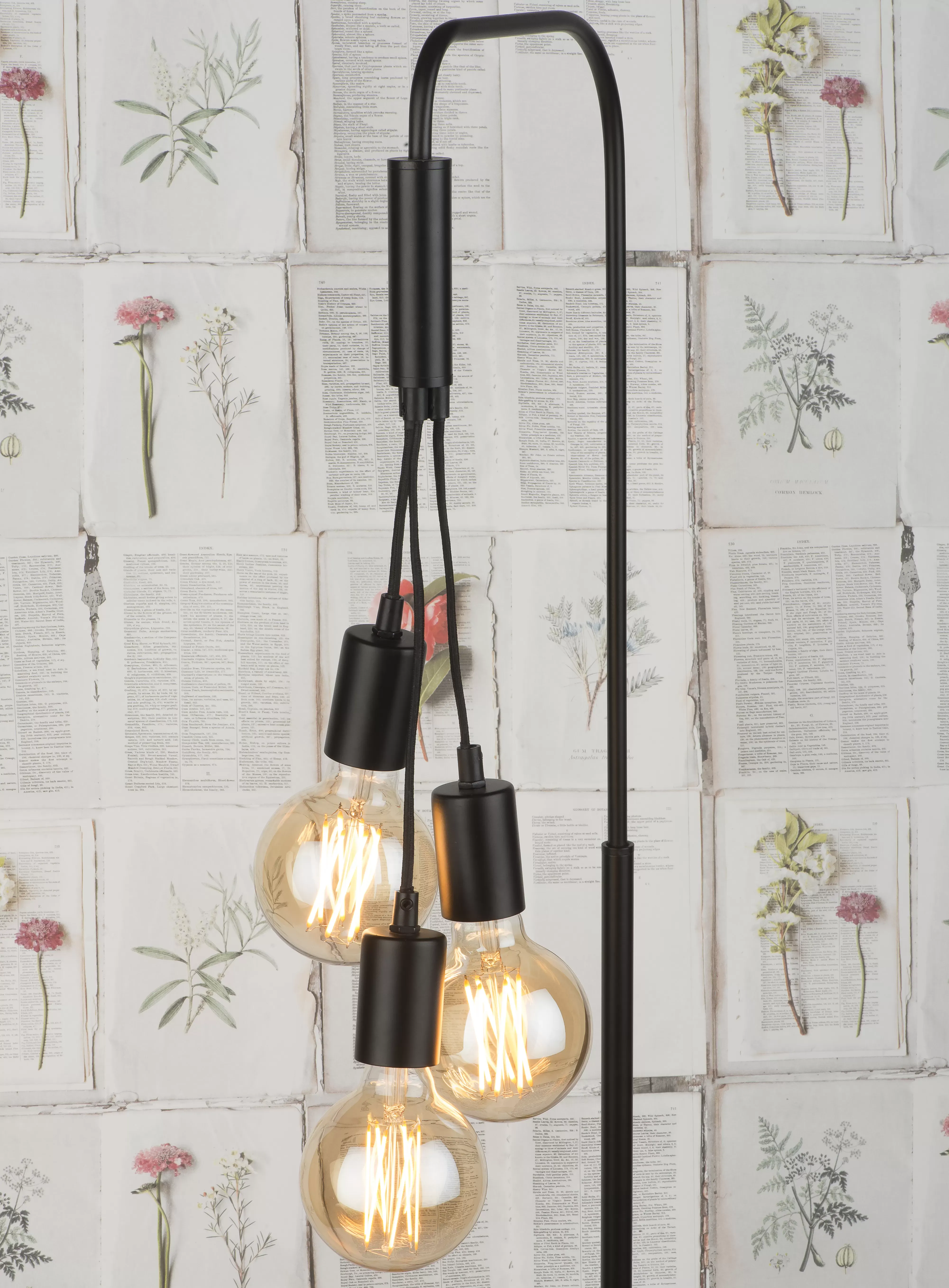 Illustration numéro 3 du produit Lampadaire ciment 3 ampoules H190cm