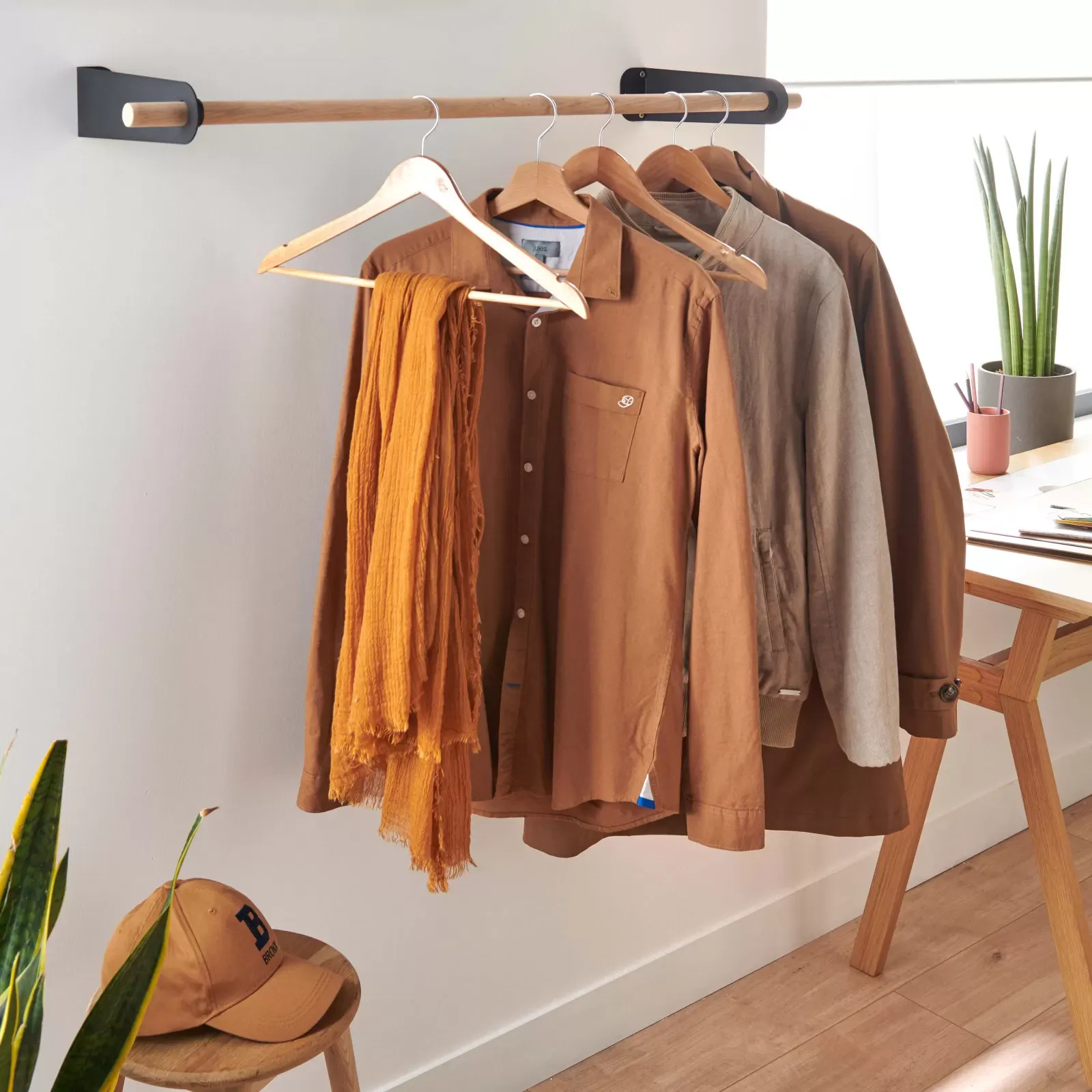 Illustration numéro 3 du produit Penderie murale bois et métal L100 cm Noir