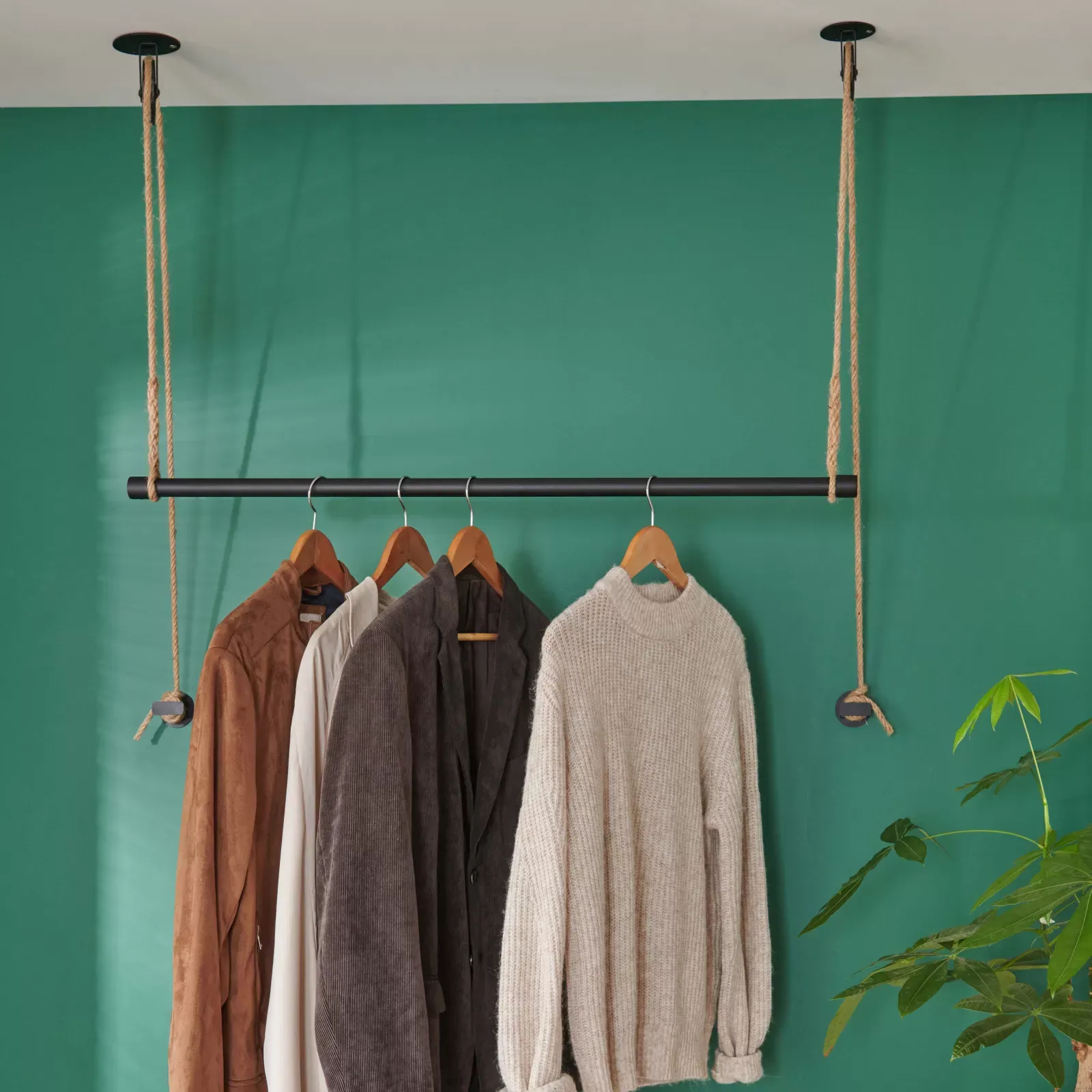 Illustration numéro 3 du produit Penderie suspendue bois L100cm noir avec corde et poulie