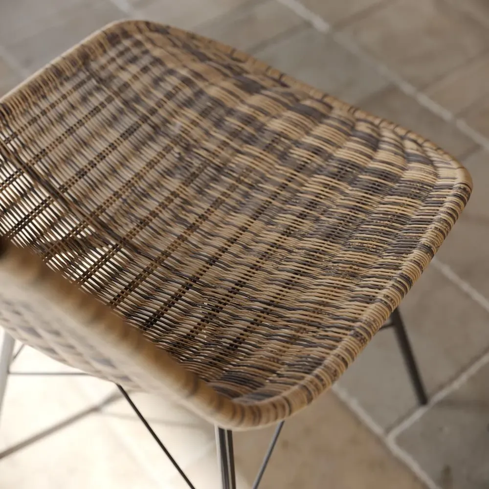 Illustration numéro 3 du produit Lot de 2 chaises en résine tressée marron