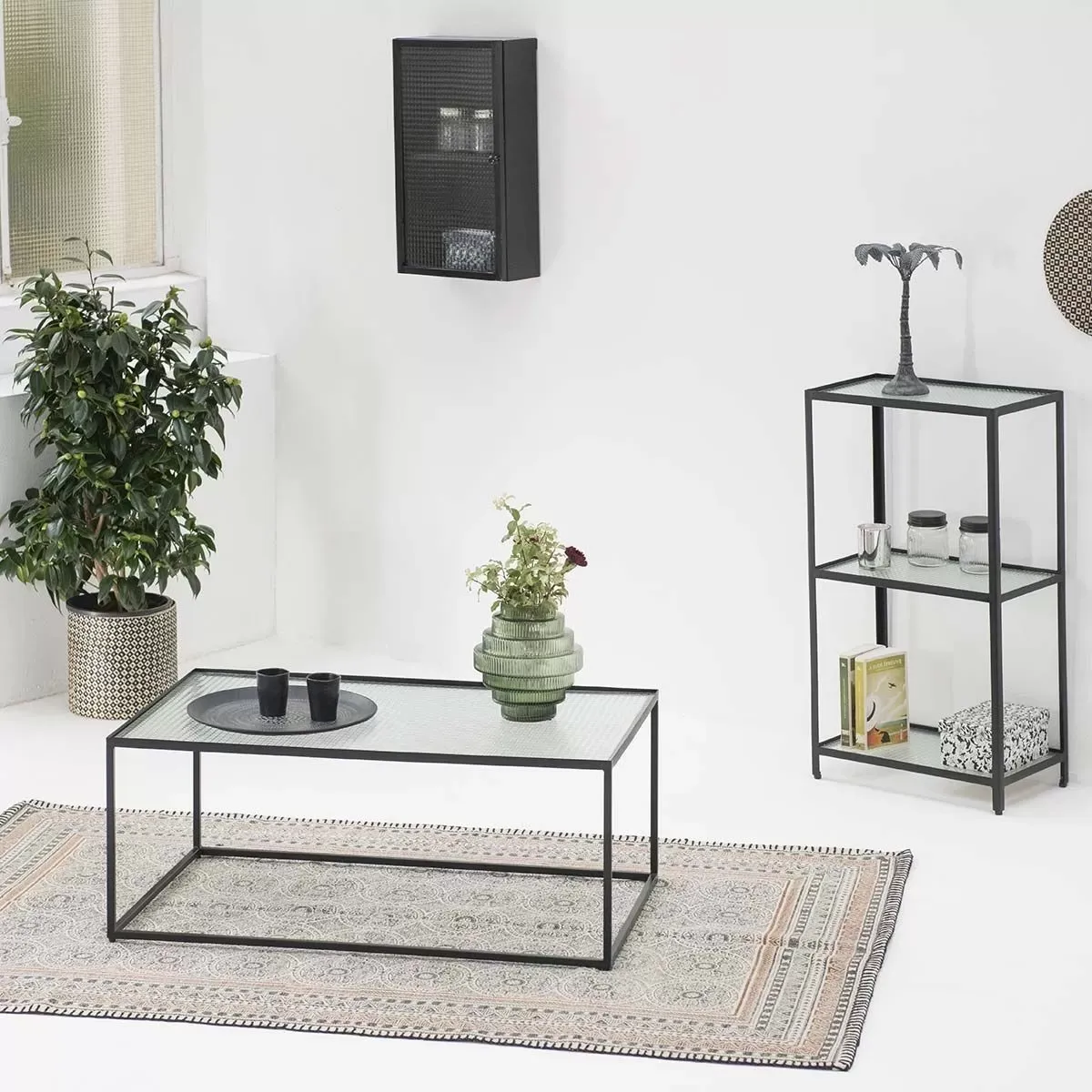 Illustration numéro 3 du produit Table basse métal plateau verre