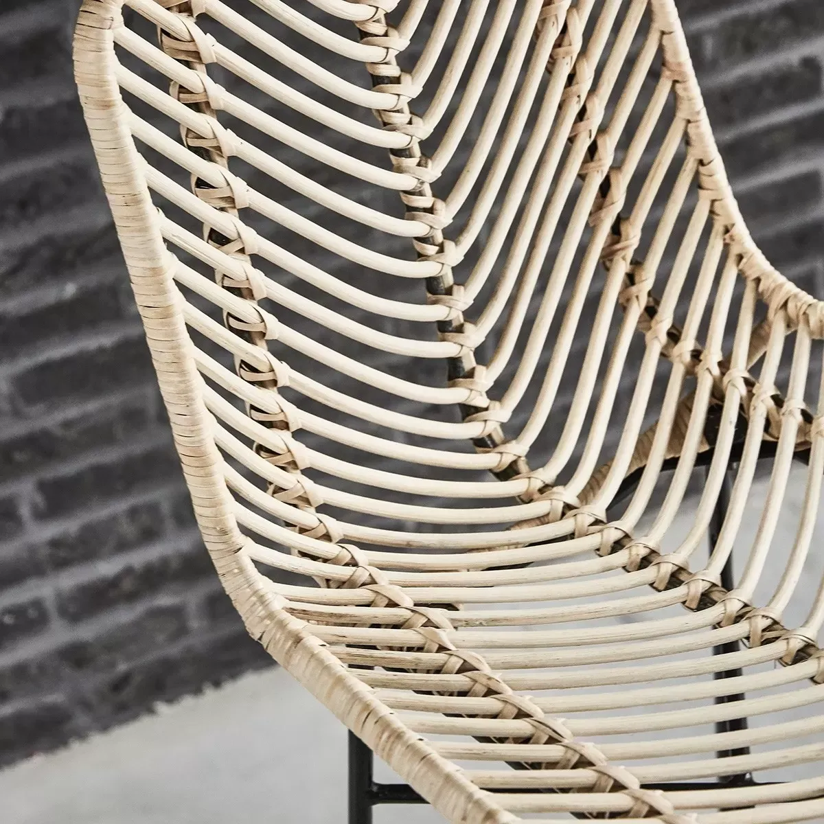 Illustration numéro 3 du produit 2 tabourets de bar en rotin et métal noirs