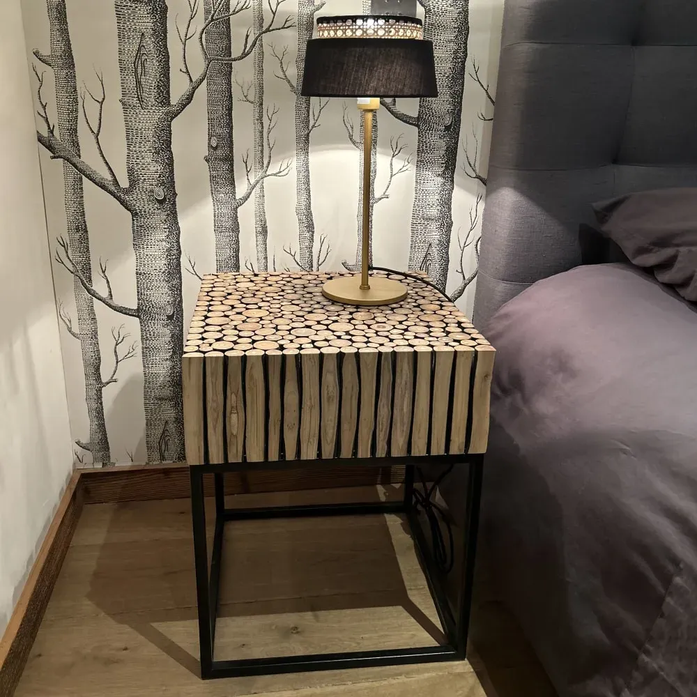 Illustration numéro 3 du produit Meuble d'appoint en métal et branche de teck