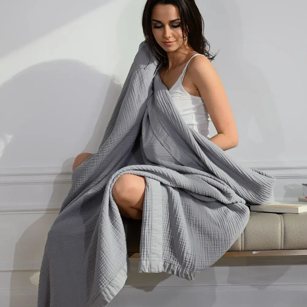 Illustration numéro 3 du produit Plaid gansé en gaze de coton  gris perle 130x170 cm