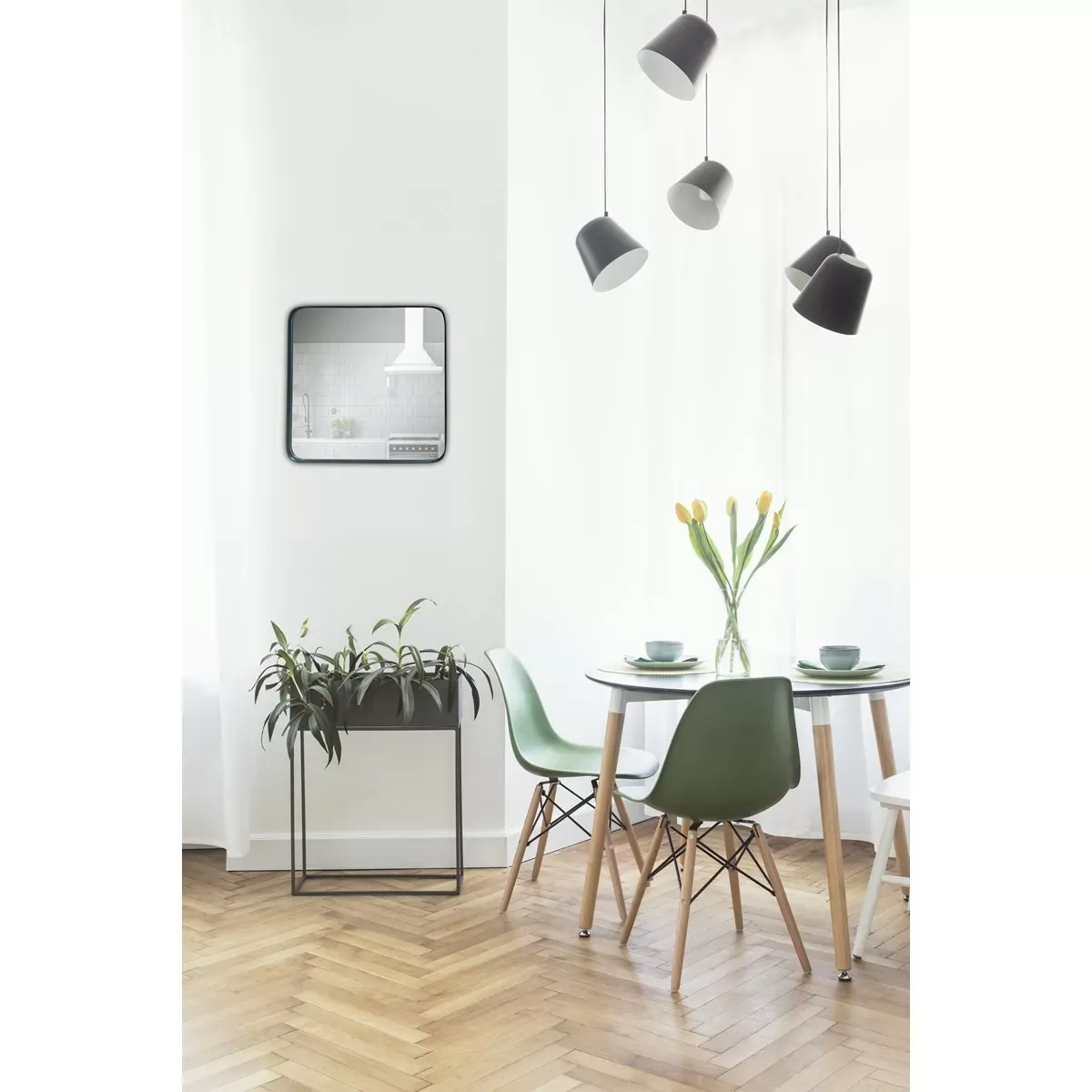 Illustration numéro 3 du produit Miroir carré aux bords fins 30x30cm