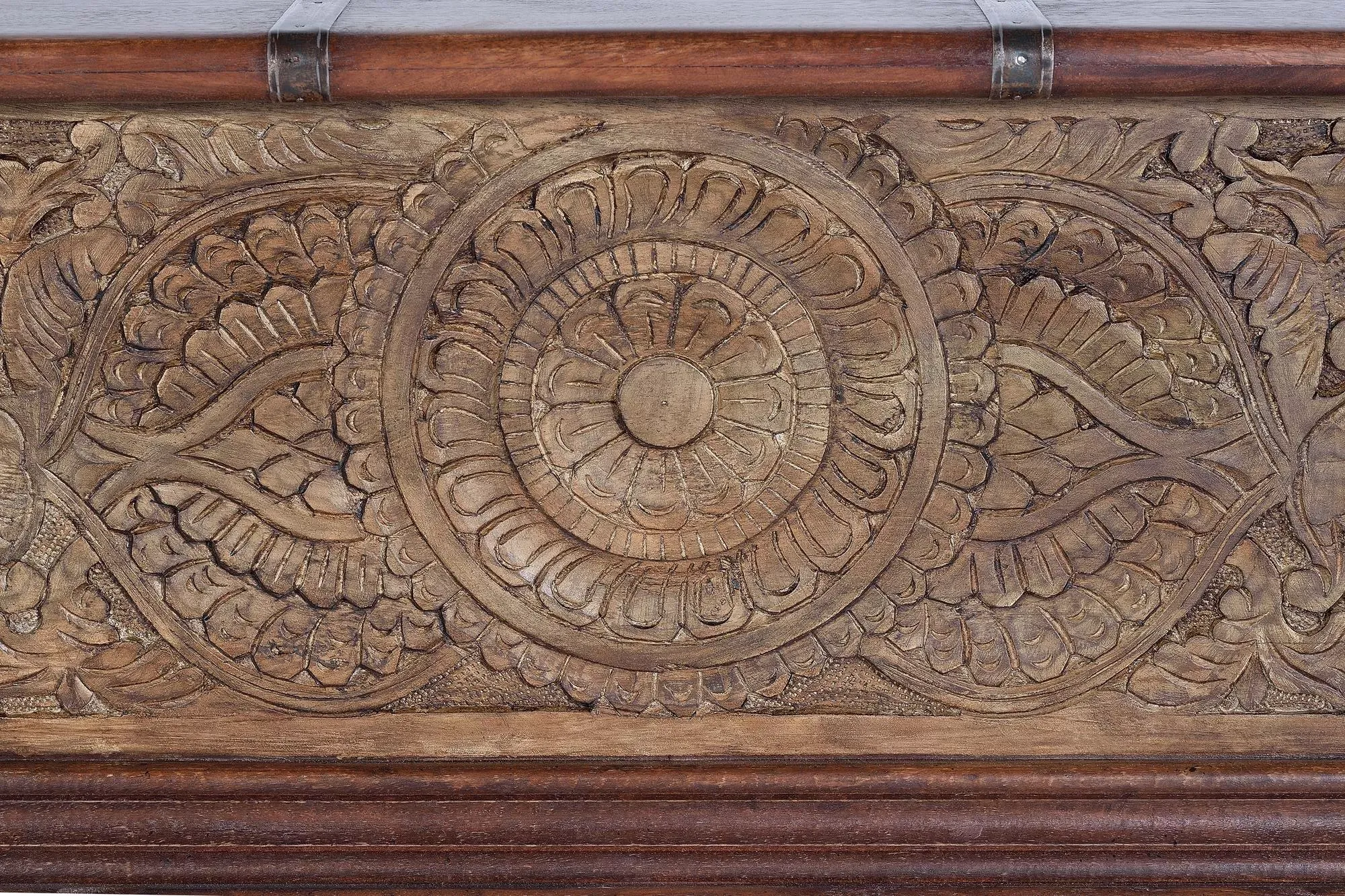 Illustration numéro 3 du produit Coffre en manguier bicolore marron