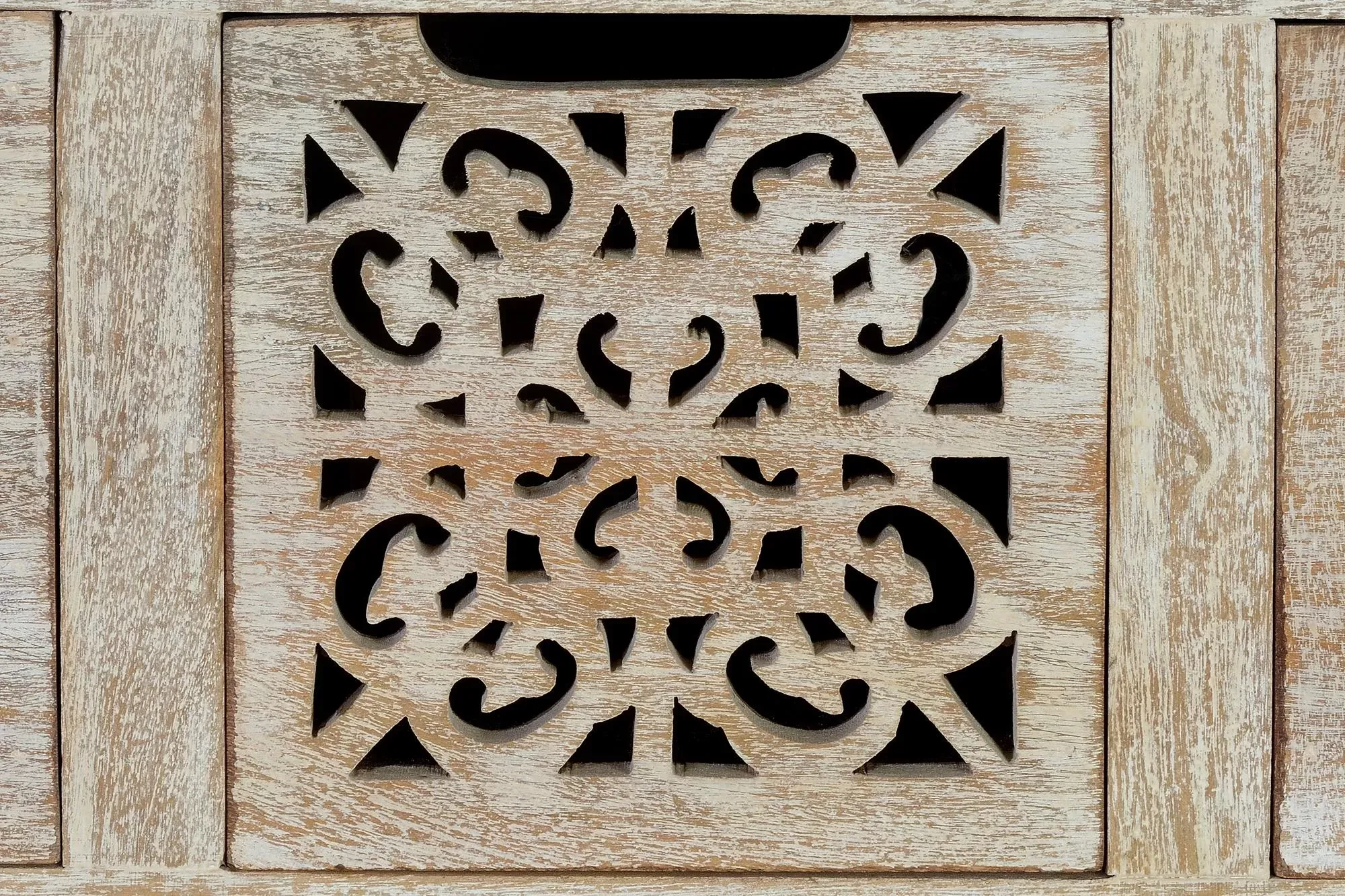 Illustration numéro 3 du produit Commode en manguier blanc vieilli