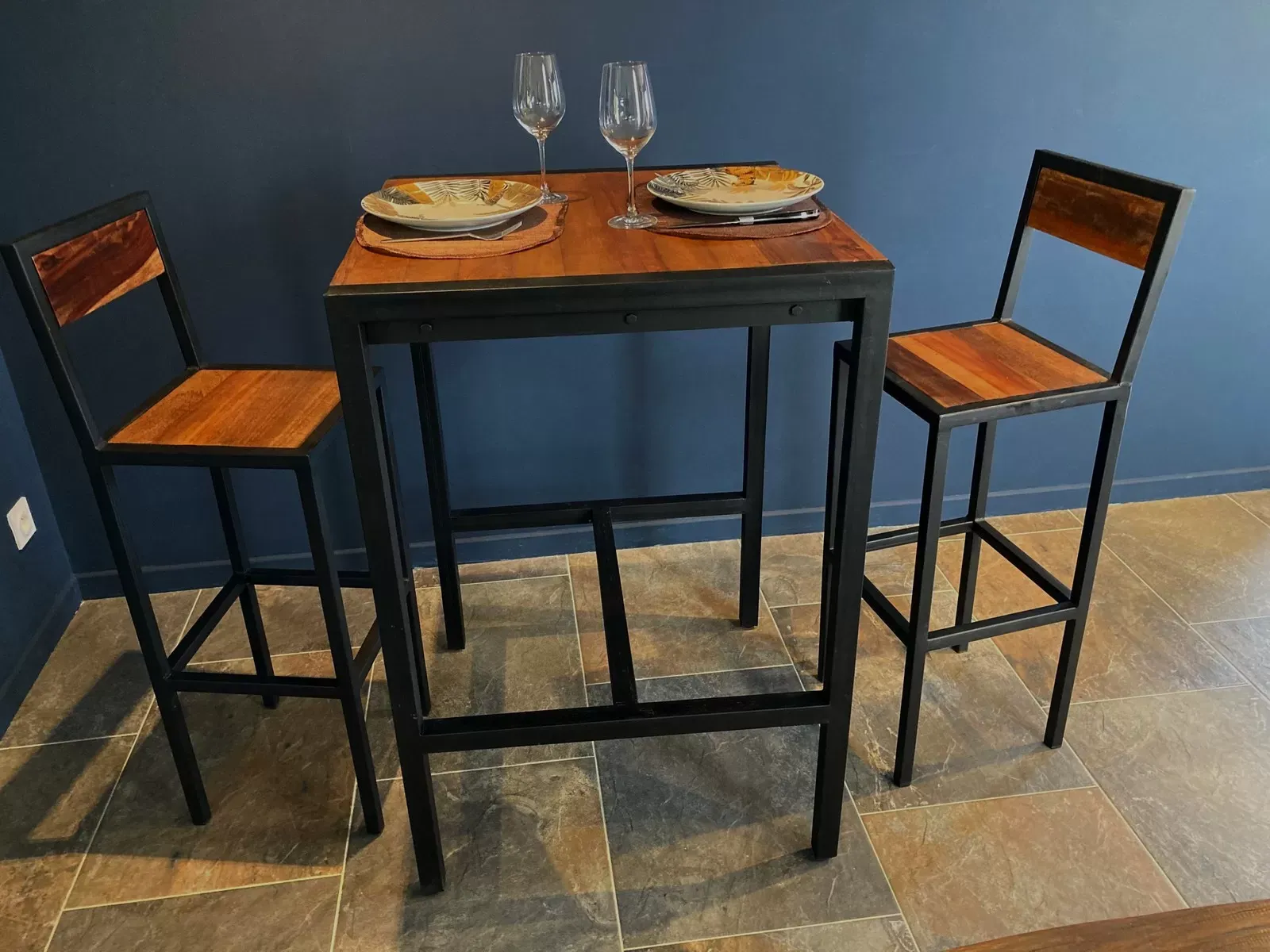 Illustration numéro 3 du produit Chaise Haute en Acier et Bois de Manguier