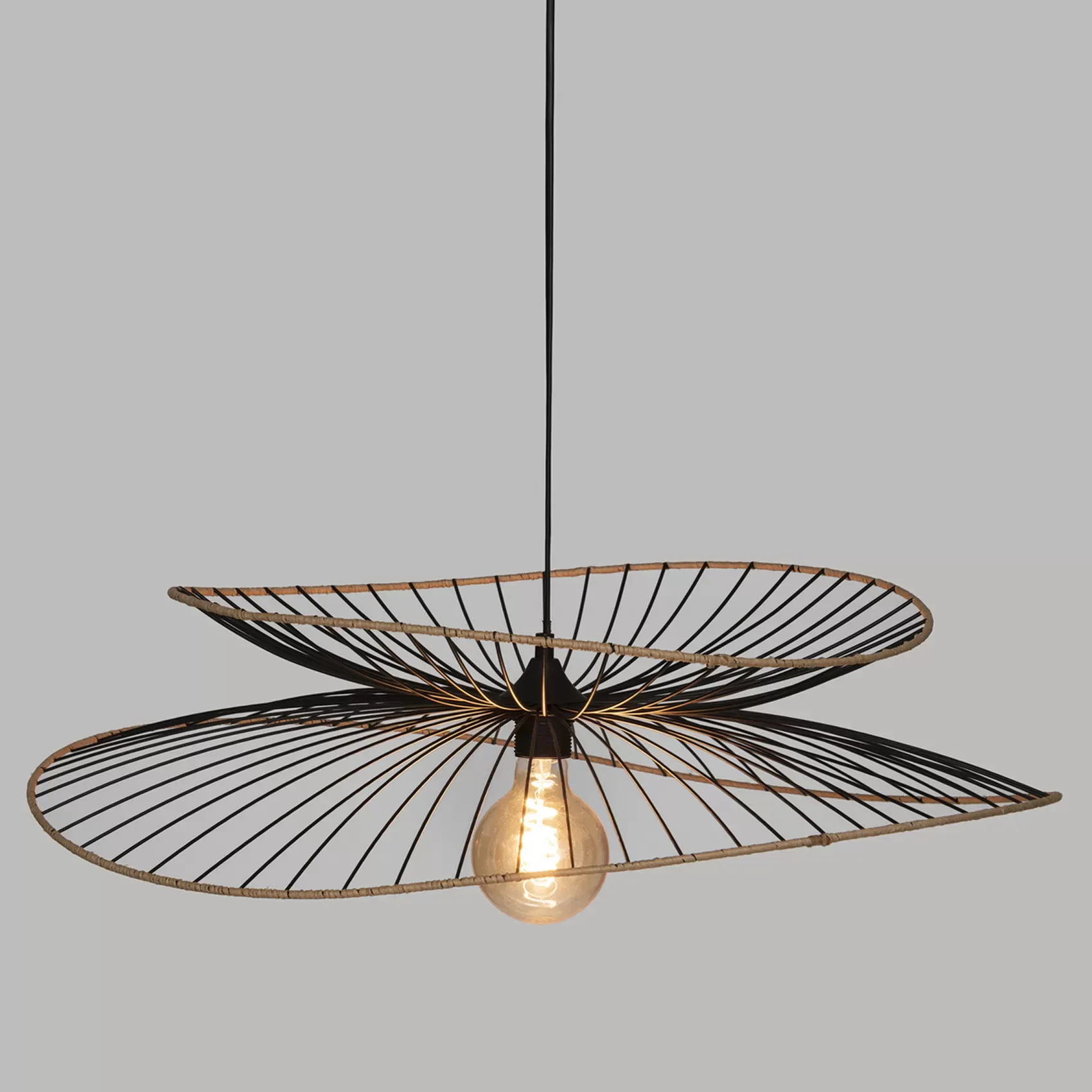 Illustration numéro 3 du produit Suspension métal et rotin noir D69,5cm