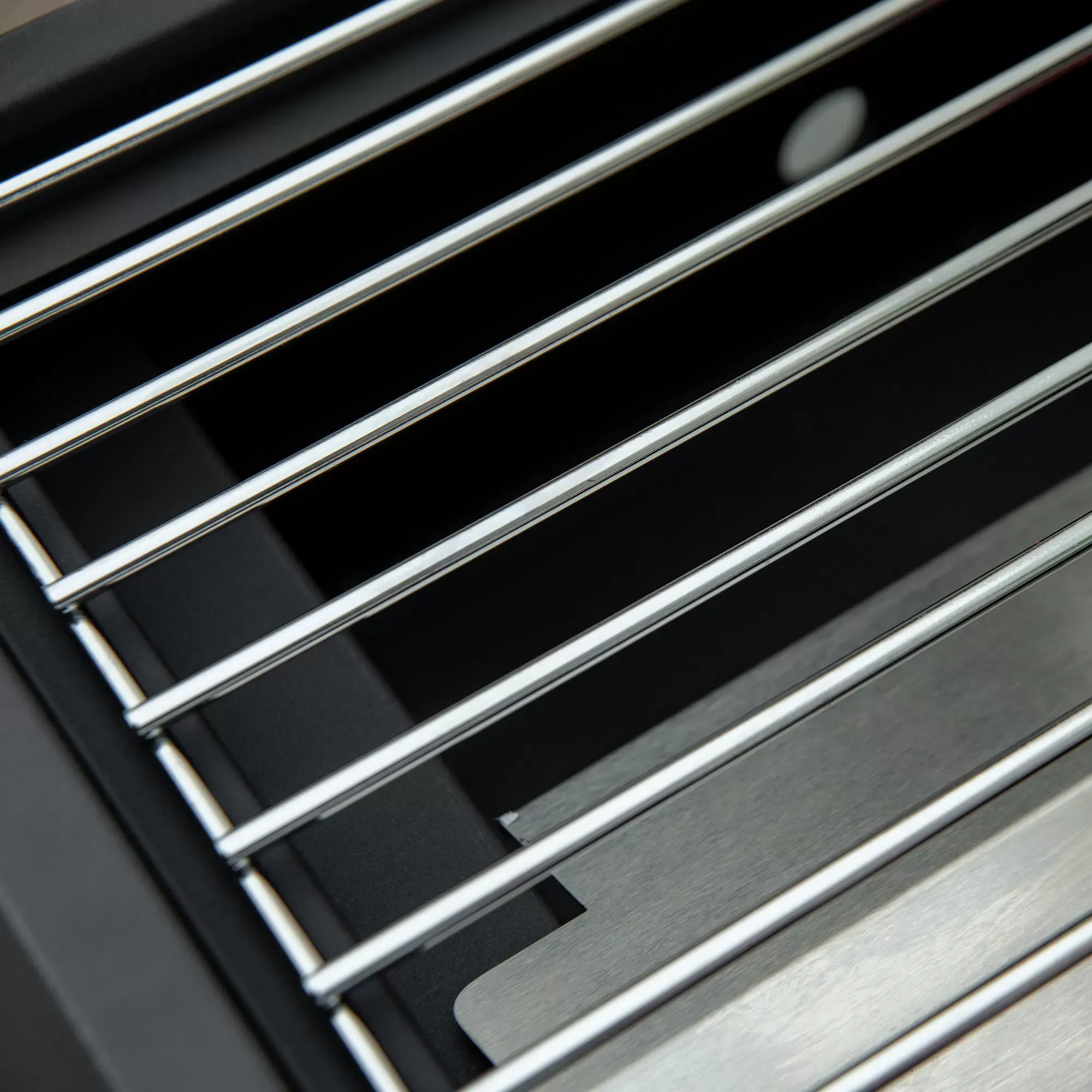 Illustration numéro 3 du produit Barbecue gaz de table transportable pieds pliables acier noir