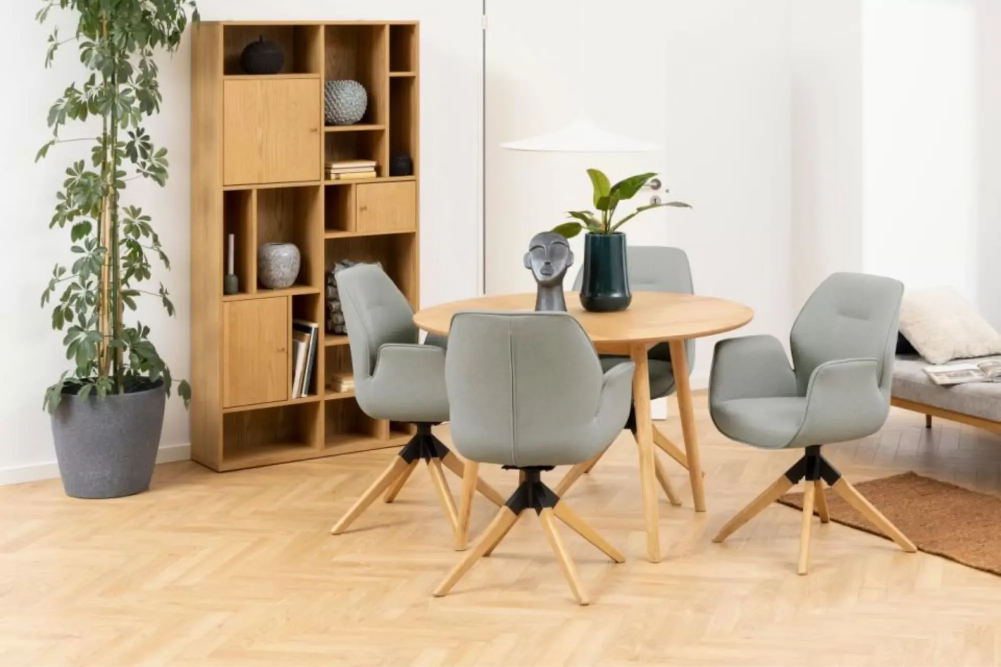 Illustration numéro 3 du produit Fauteuil de salle à manger tissu et bois clair gris