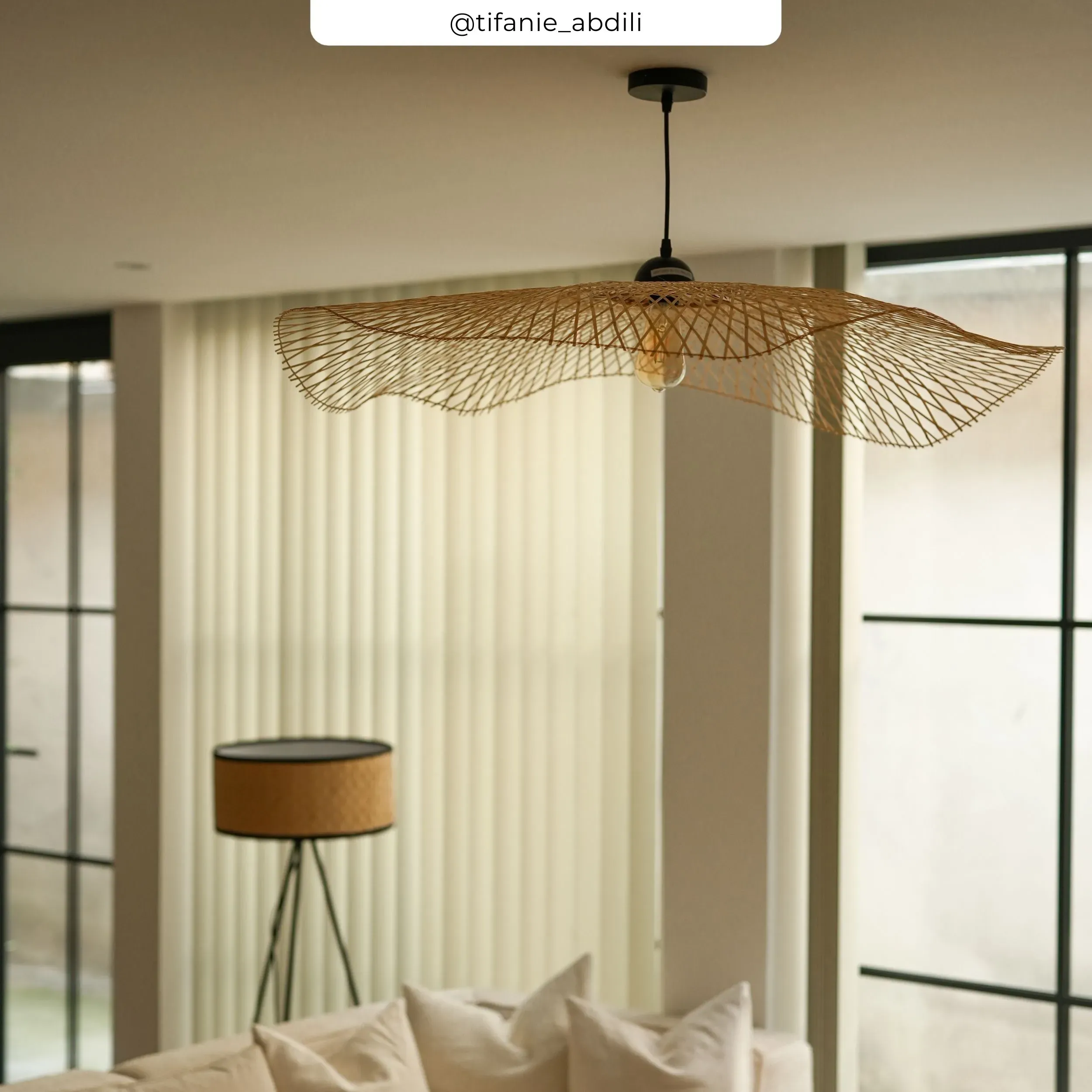 Illustration numéro 3 du produit Suspension D100 cm en bambou avec fil noir