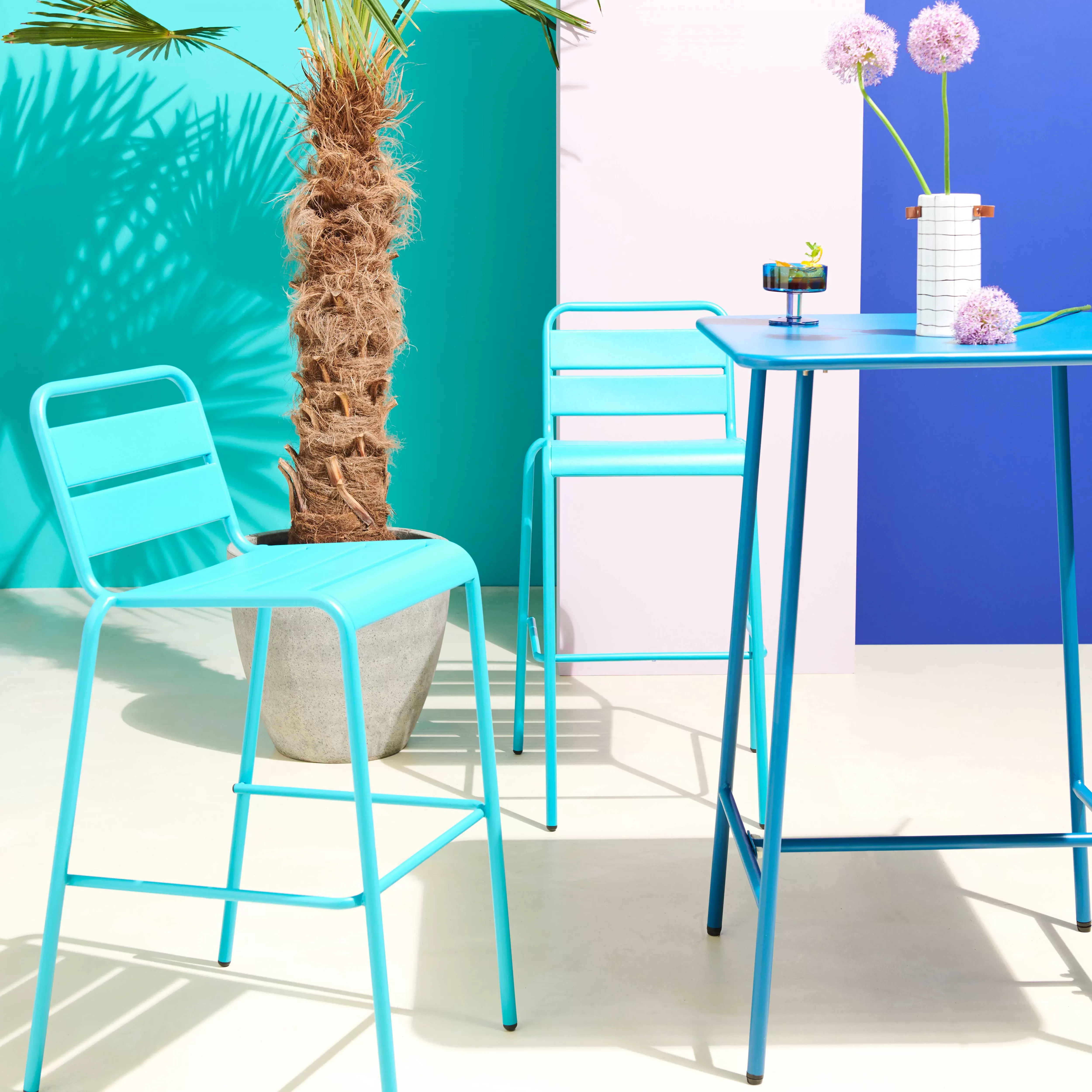 Illustration numéro 3 du produit Table haute de jardin carrée en acier bleu pacific