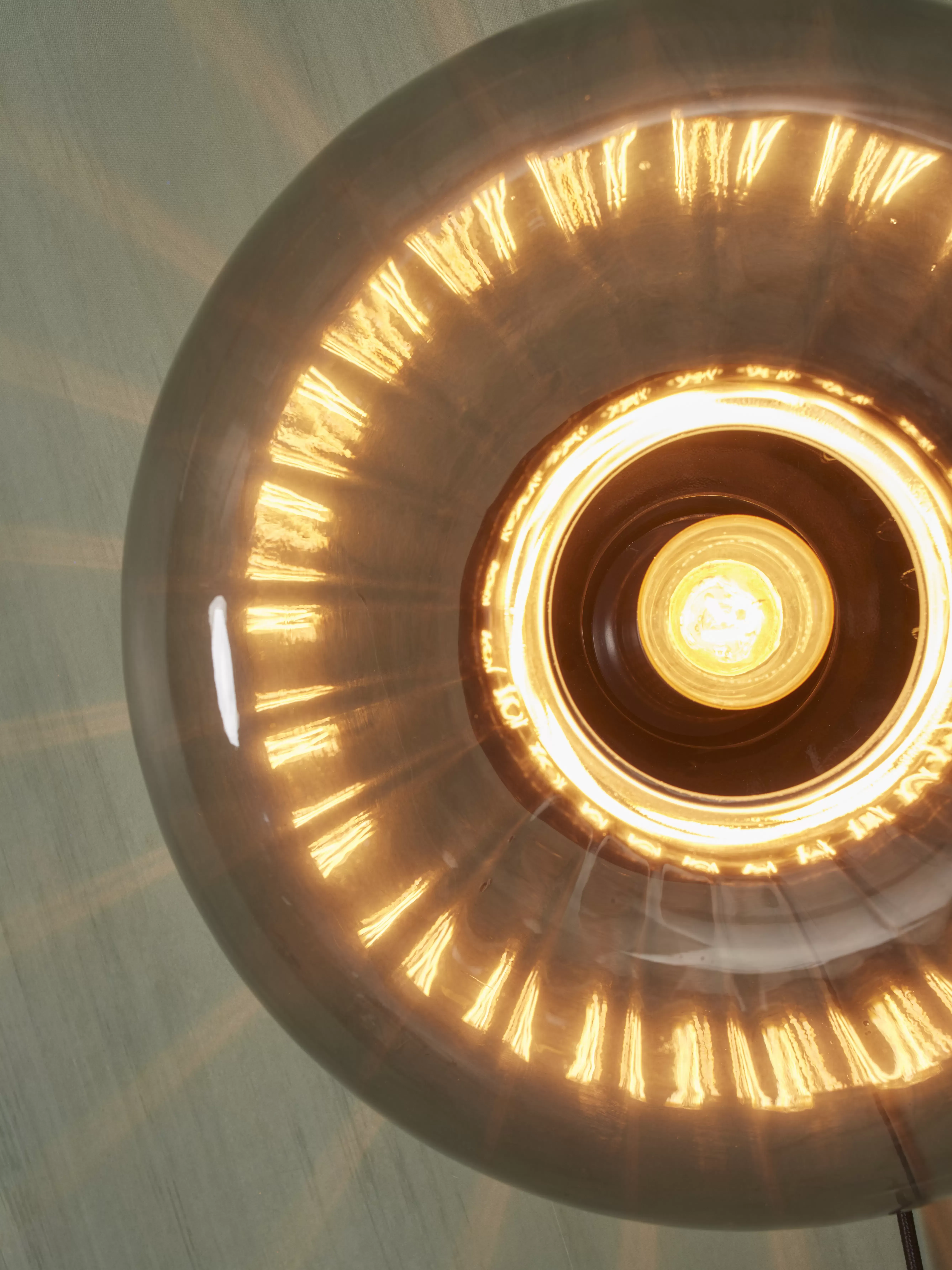 Illustration numéro 3 du produit Plafonnier en verre noir, h. 18cm