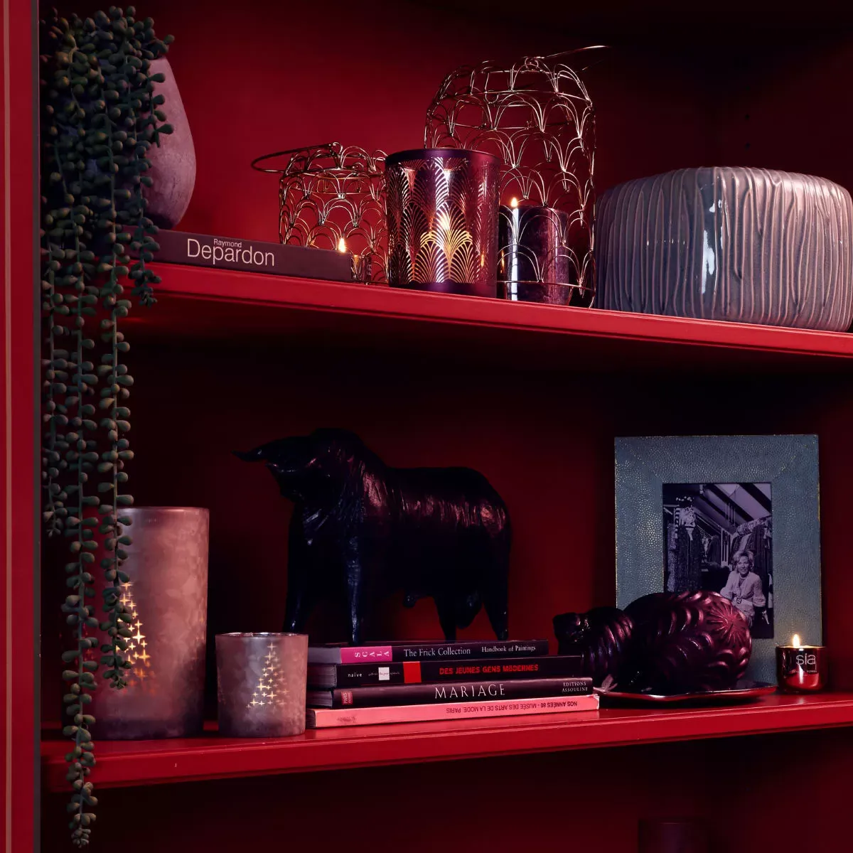 Illustration numéro 3 du produit Lanterne décorative en fer doré H14