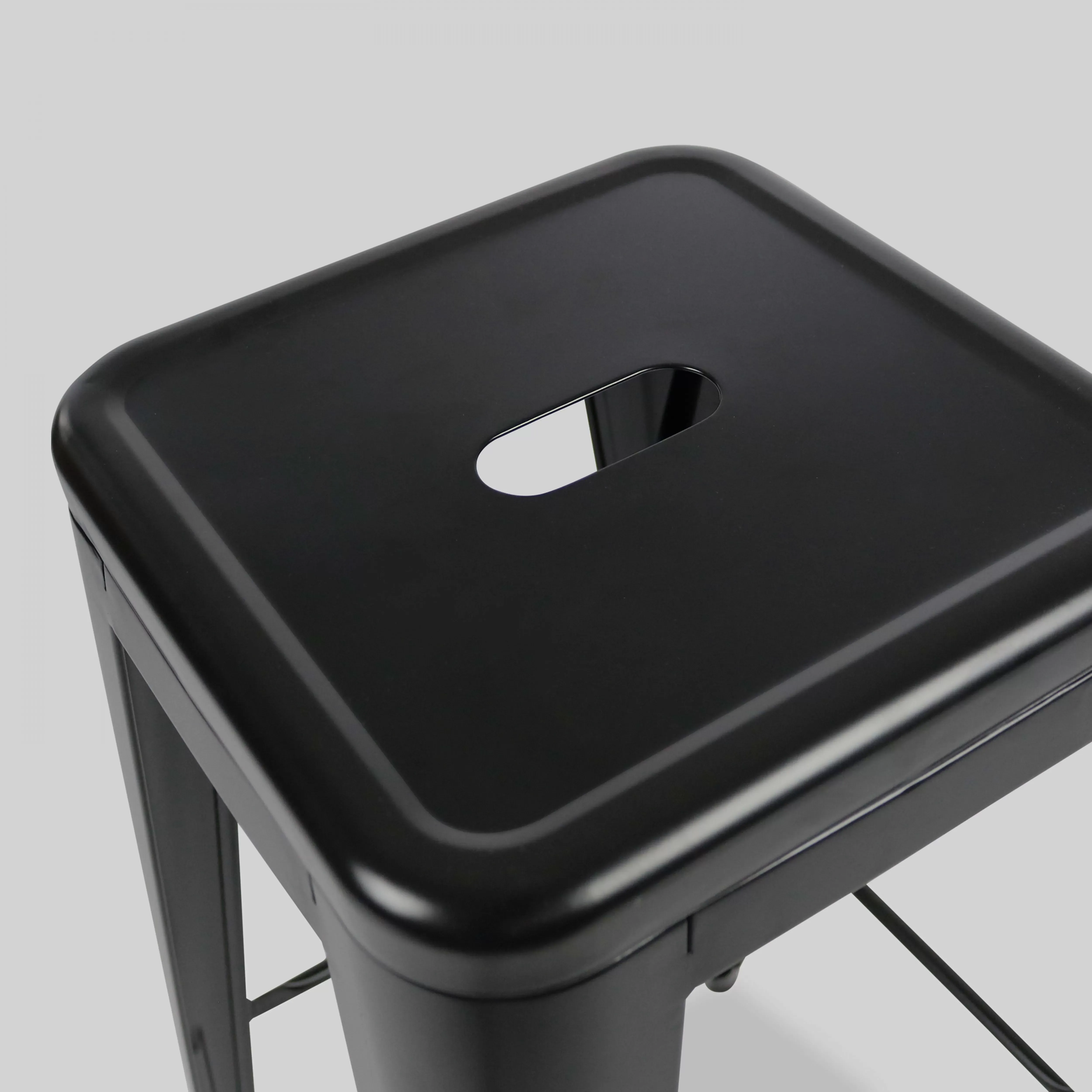 Illustration numéro 3 du produit Tabouret de bar en métal noir mat