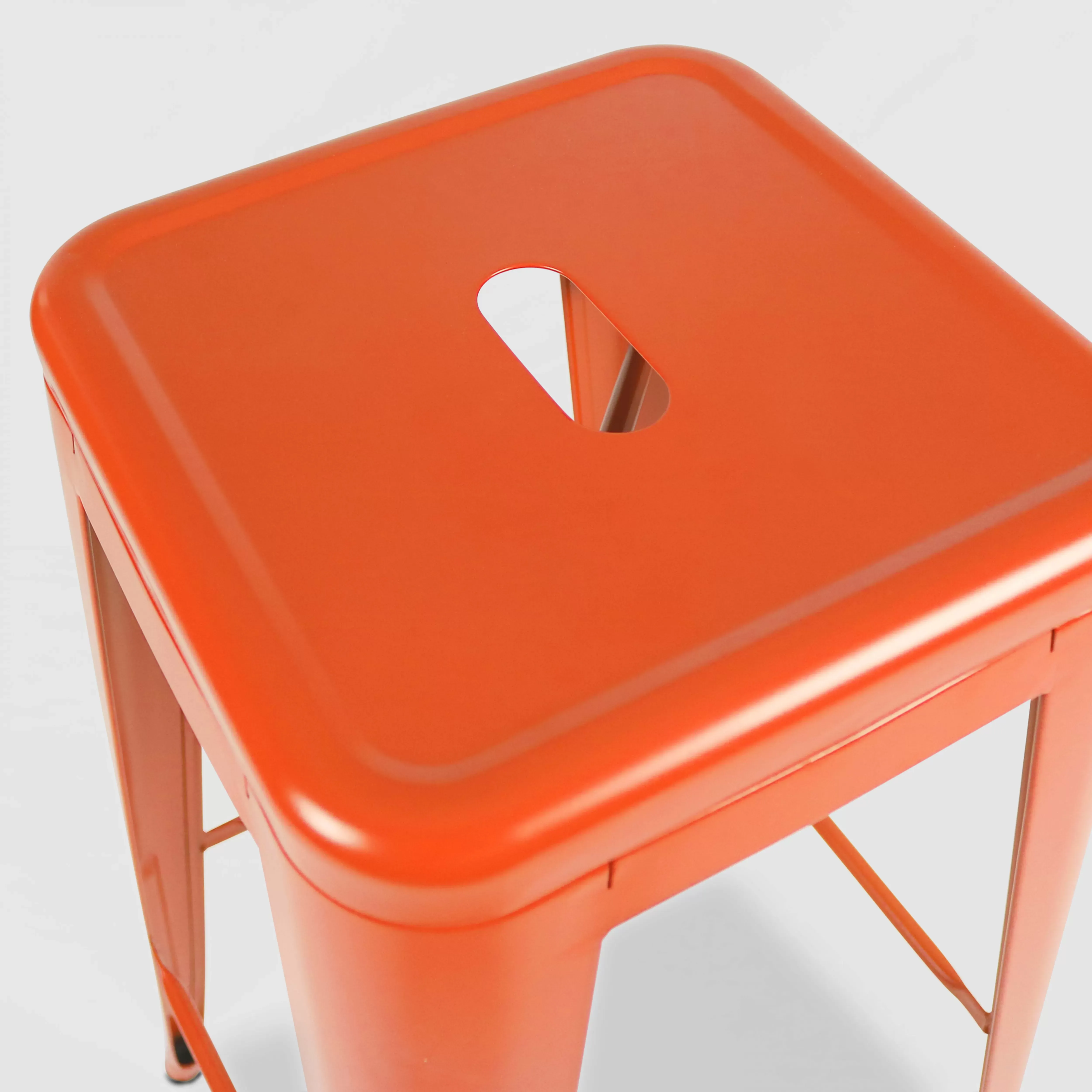 Illustration numéro 3 du produit Tabouret de bar en métal orange mat