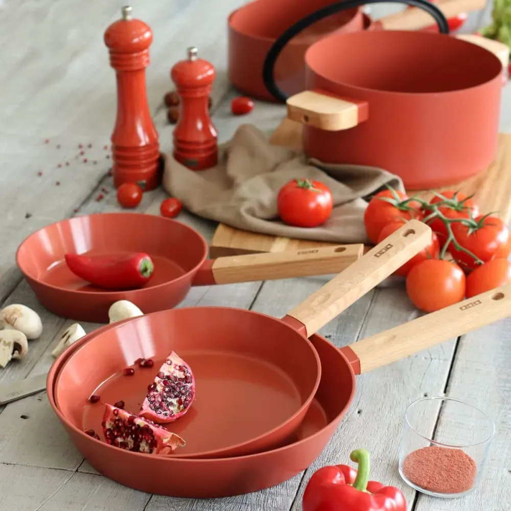 Illustration numéro 3 du produit Poêle en revêtement céramique paprika 24cm - tous feux