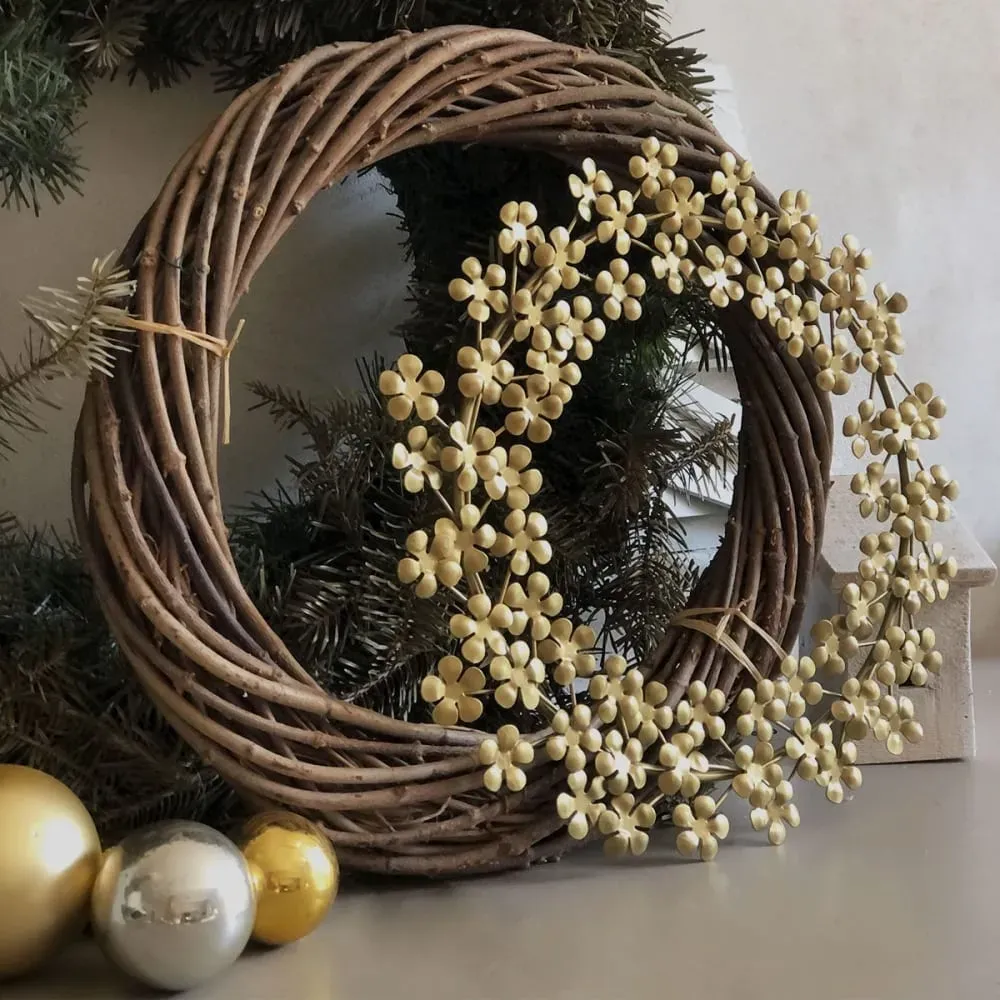 Illustration numéro 3 du produit Couronne murale de pétales en métal