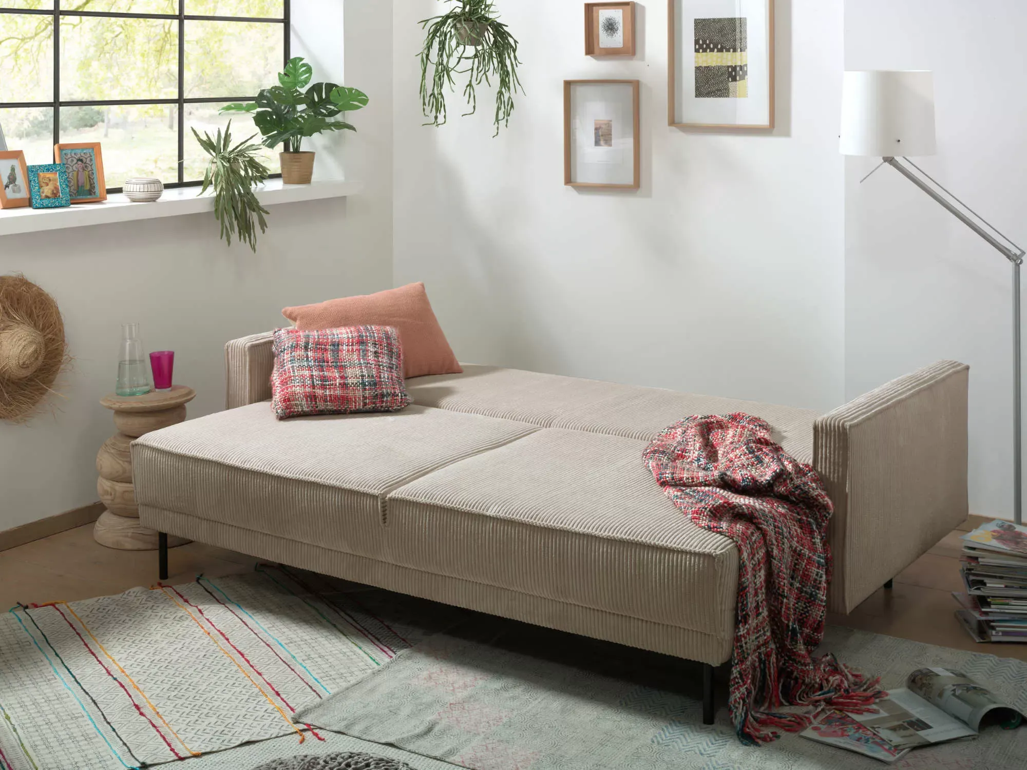 Illustration numéro 3 du produit Canapé droit convertible 3 places en velours côtelé beige