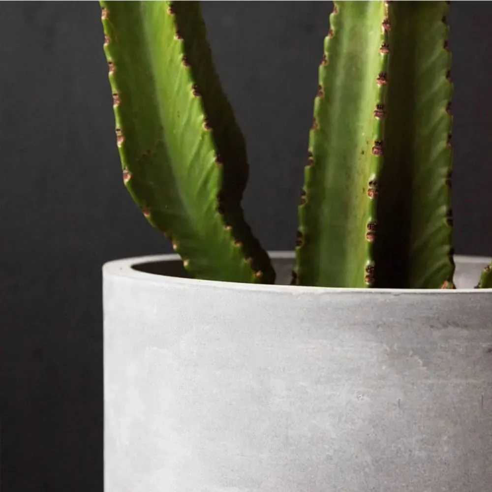 Illustration numéro 3 du produit Cache-pots en béton gris lot de 2 H45 H55