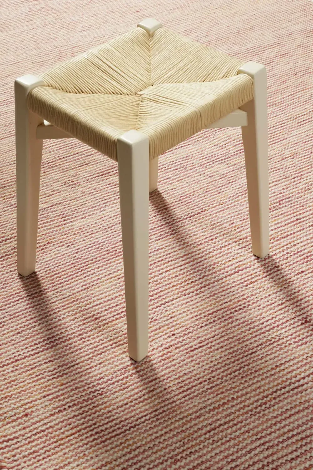 Illustration numéro 3 du produit Tapis tissé main laine et coton beige et rouge à franges 160x230