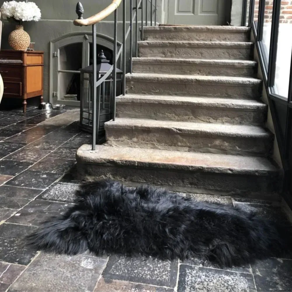 Illustration numéro 3 du produit Tapis en peau de mouton islandais noir 110 x 70 cm