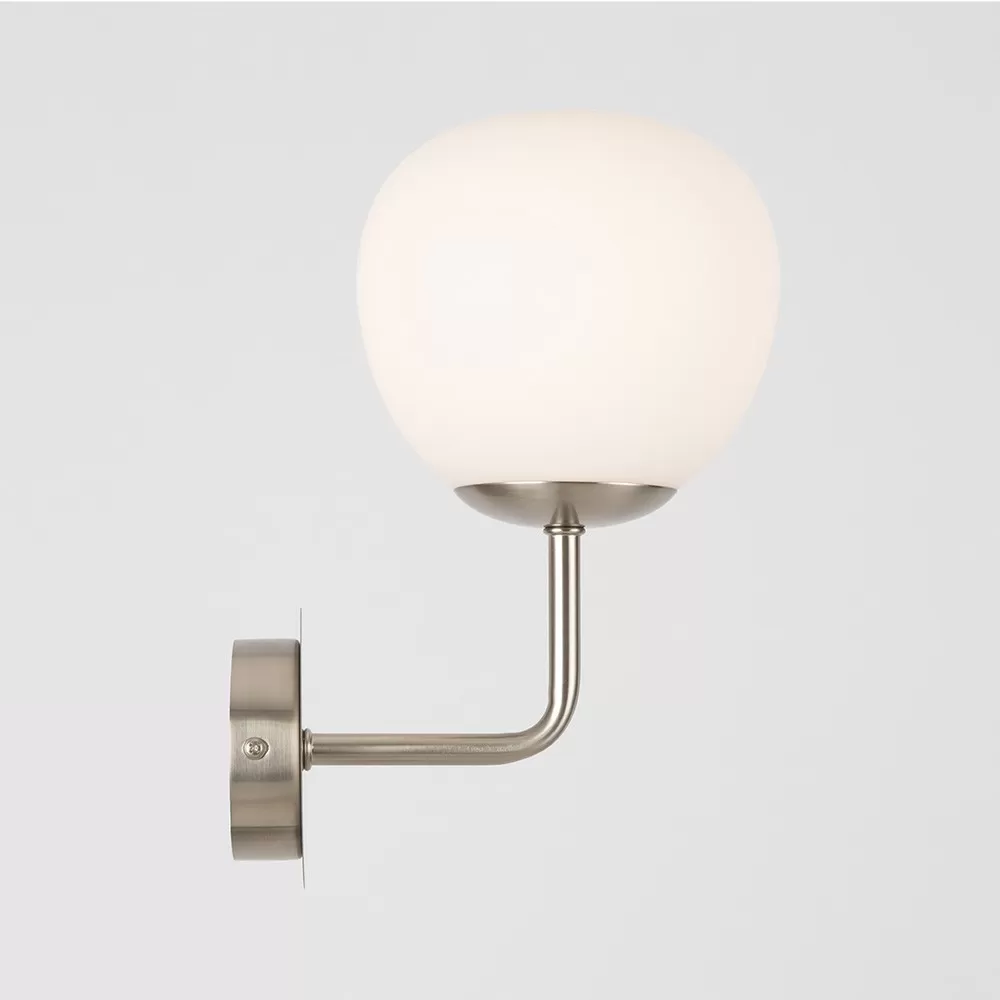 Illustration numéro 3 du produit Applique avec structure métallique en nickel et sphère en verre