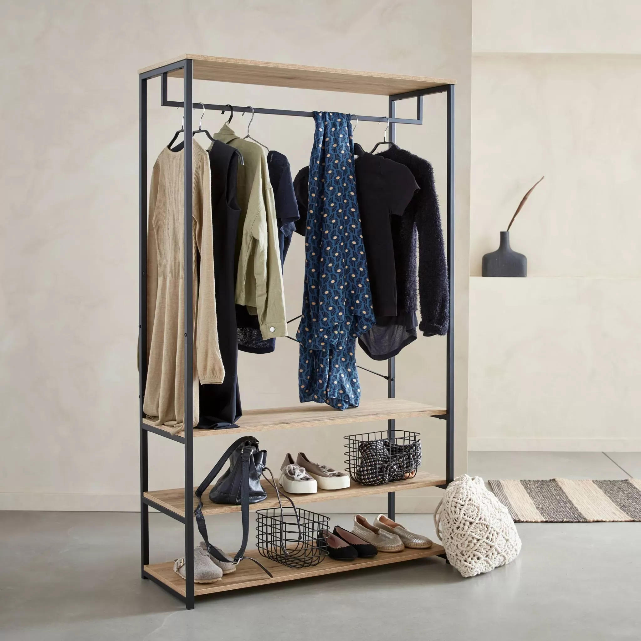 Illustration numéro 3 du produit Dressing à étagères métal et effet bois