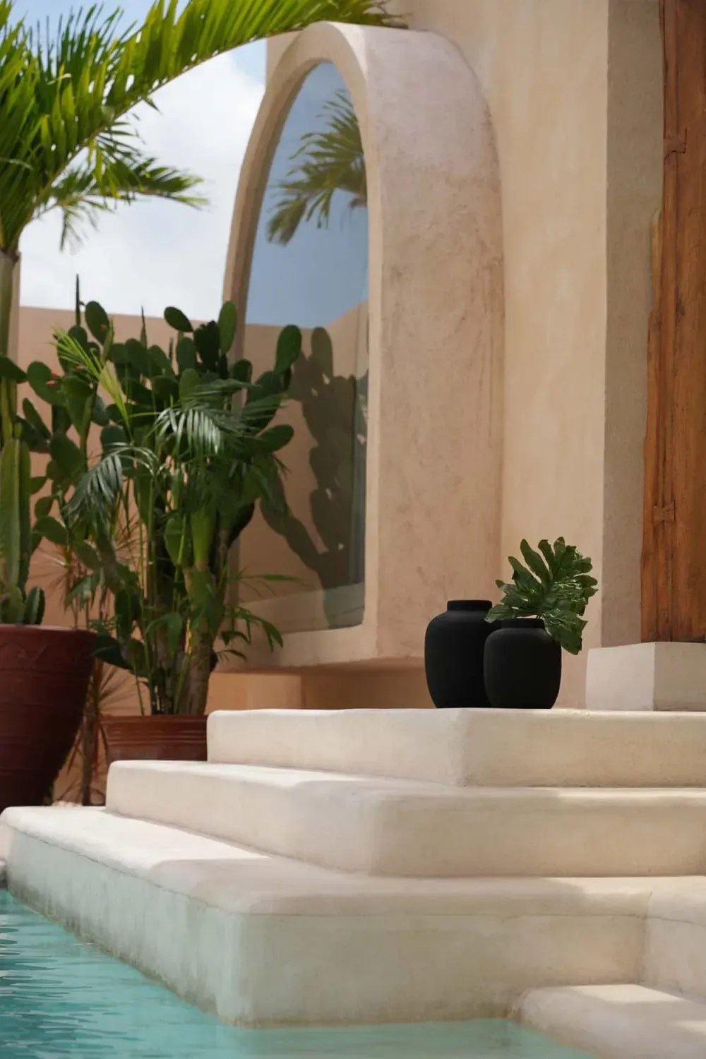 Illustration numéro 3 du produit Vase en terre cuite noire h18