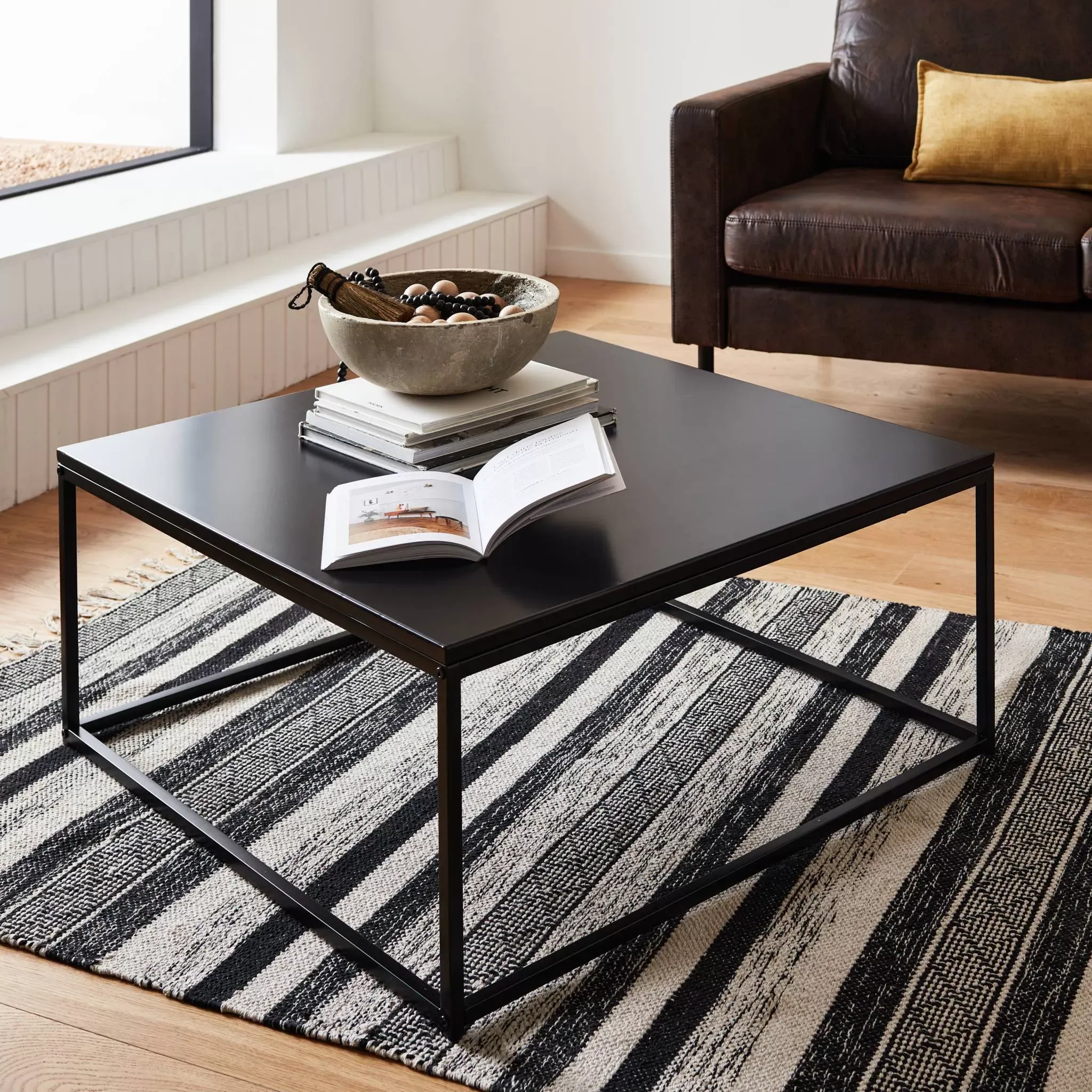 Illustration numéro 3 du produit Table basse, design industriel, structure métal