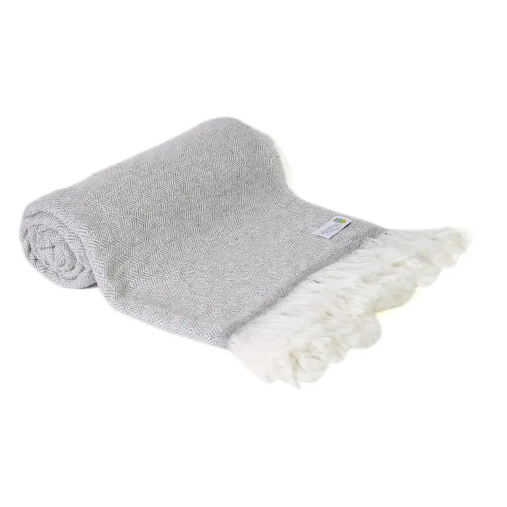 Illustration numéro 3 du produit Plaid cachemire et laine léger motif diamant gris souris 130 x 230 cm