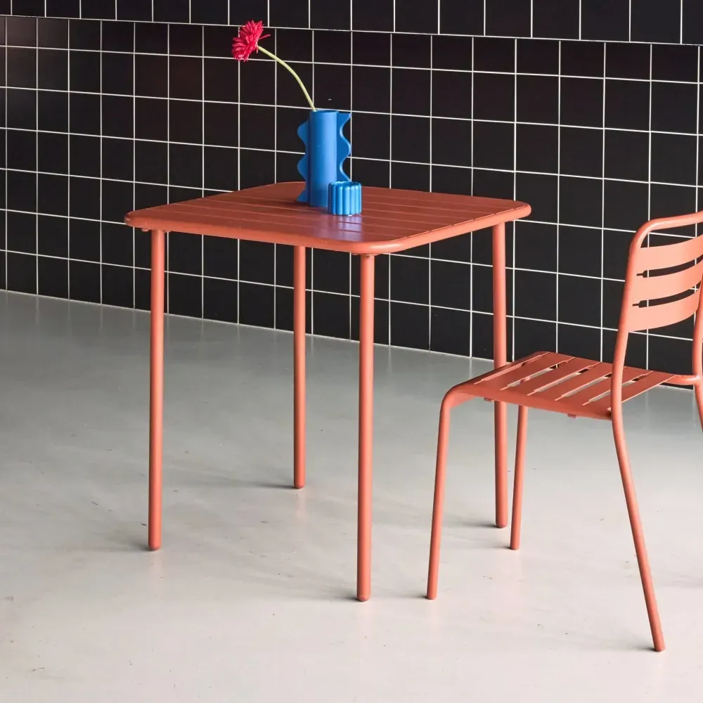 Illustration numéro 3 du produit Table de jardin carrée en métal terracotta 2 places