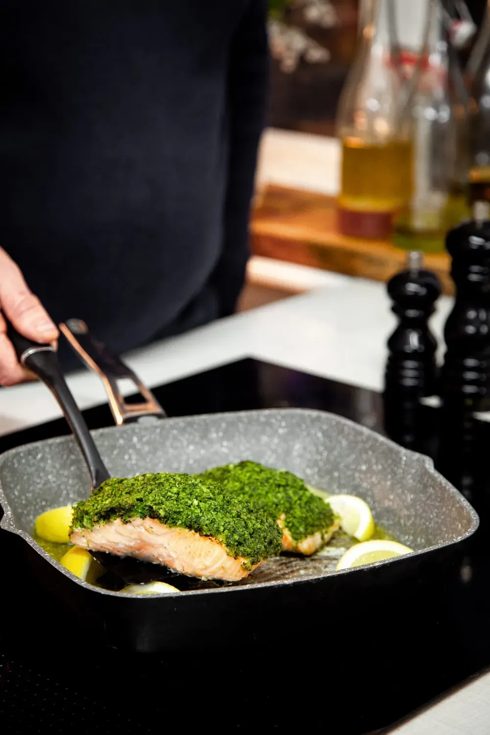 Illustration numéro 3 du produit Poêle à griller 28cm aluminium gris et noir