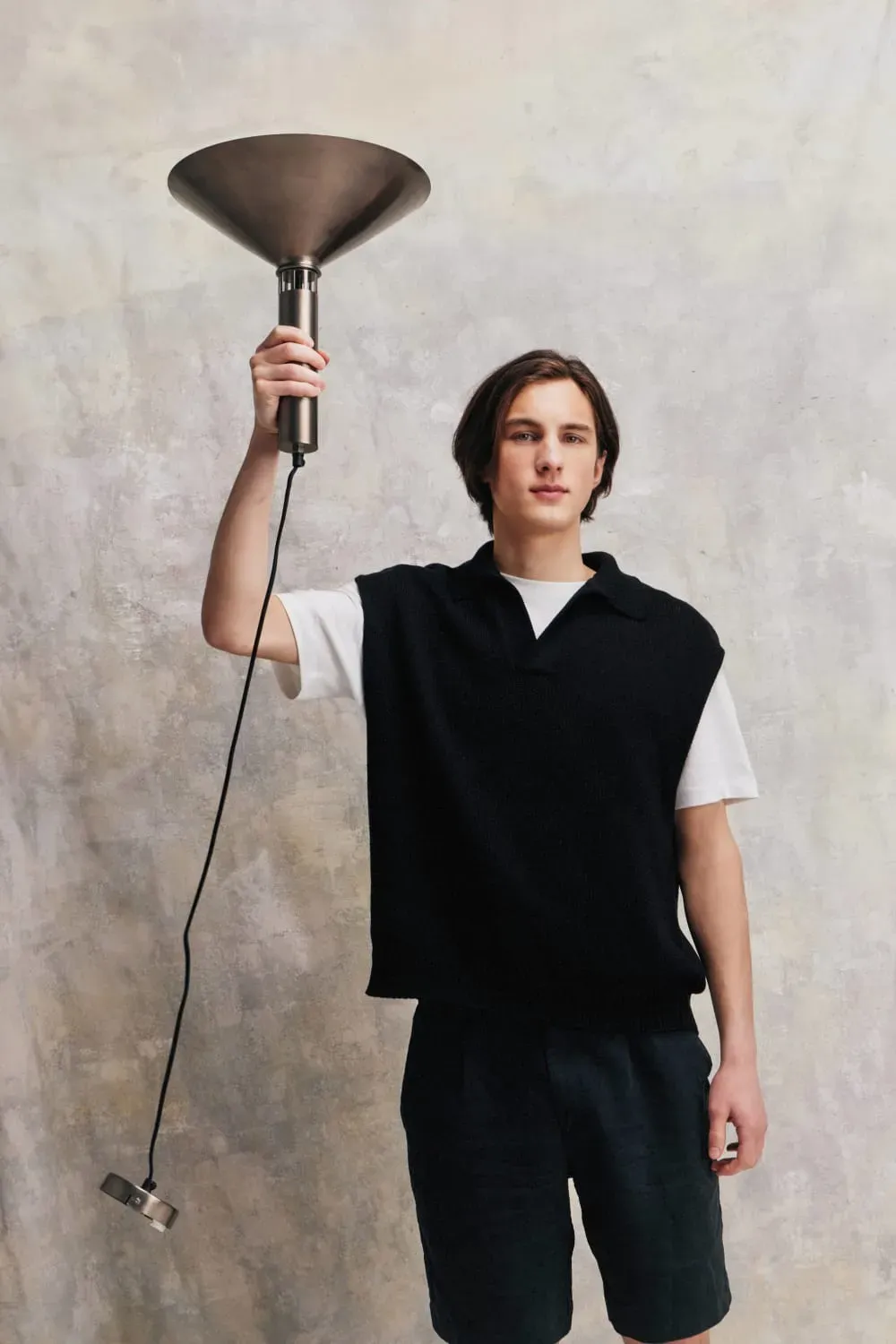 Illustration numéro 3 du produit Lustre en fer doré 34x34x130 cm