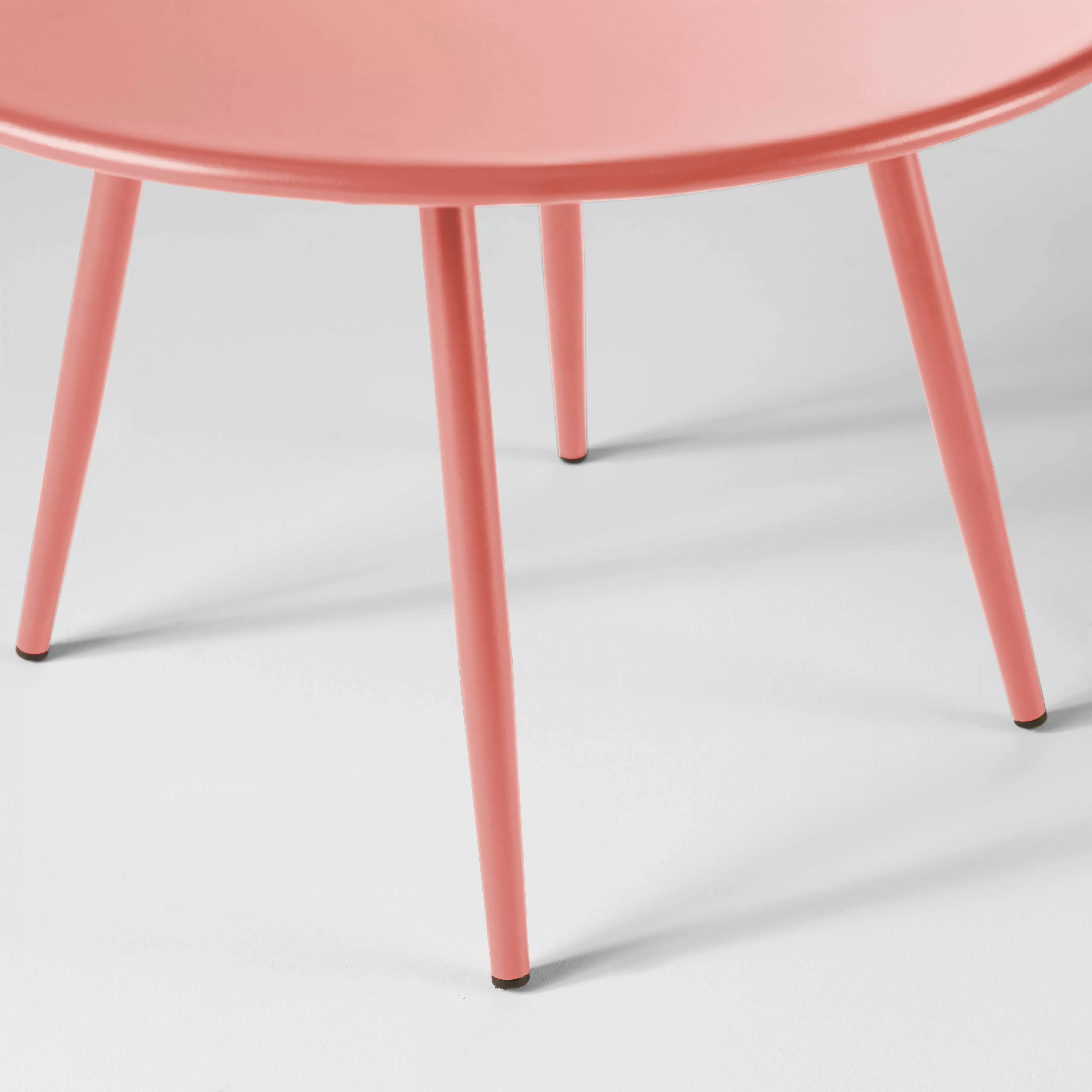 Illustration numéro 3 du produit Table basse ronde en métal argile 40 cm