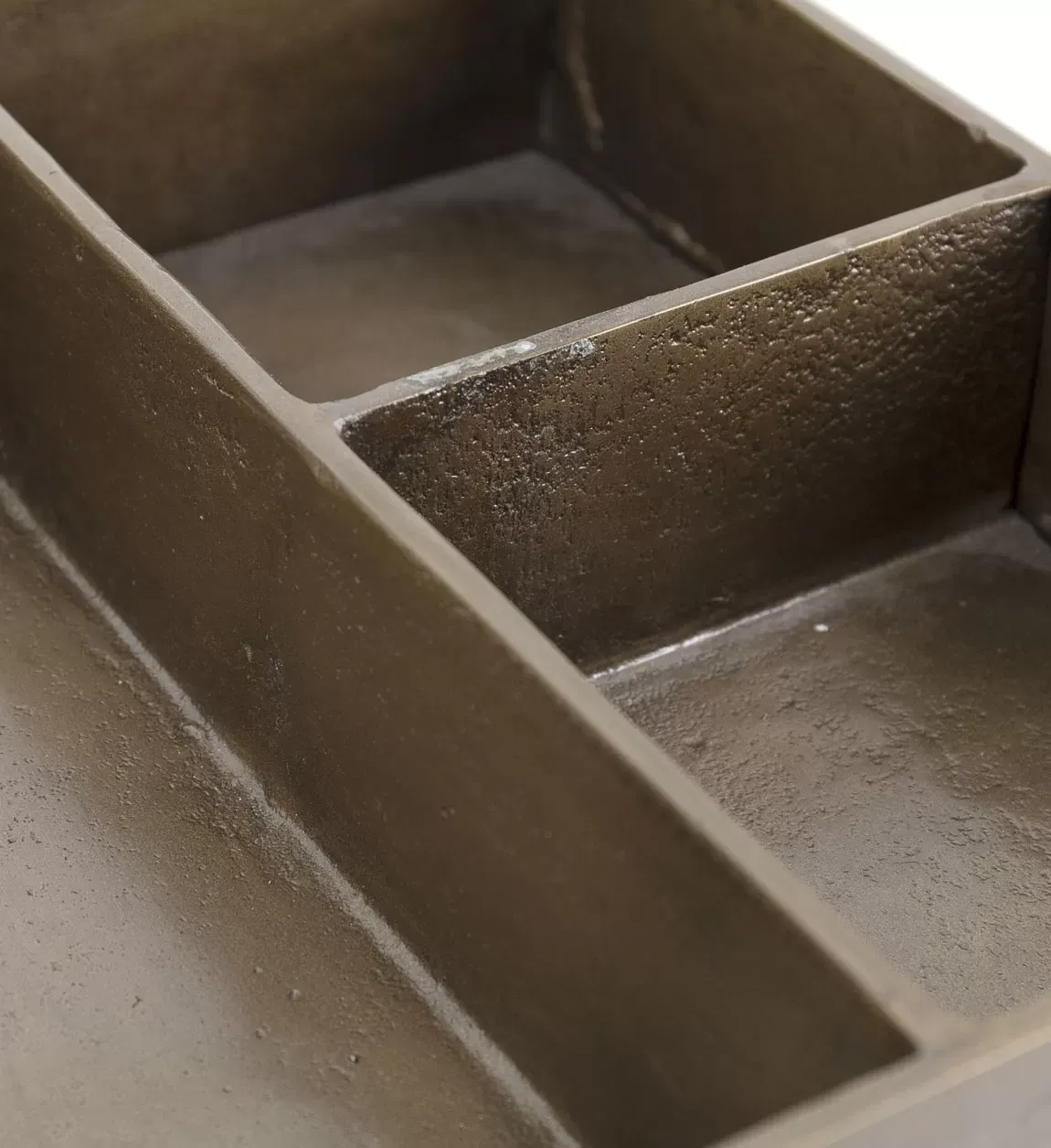 Illustration numéro 3 du produit Table basse en aluminium et verre L 42 cm