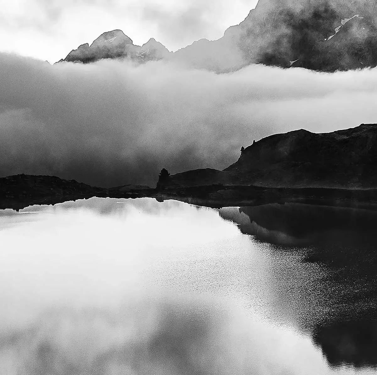 Illustration numéro 3 du produit Tableau noir et blanc pic du midi d'ossau toile imprimée 120x80 cm