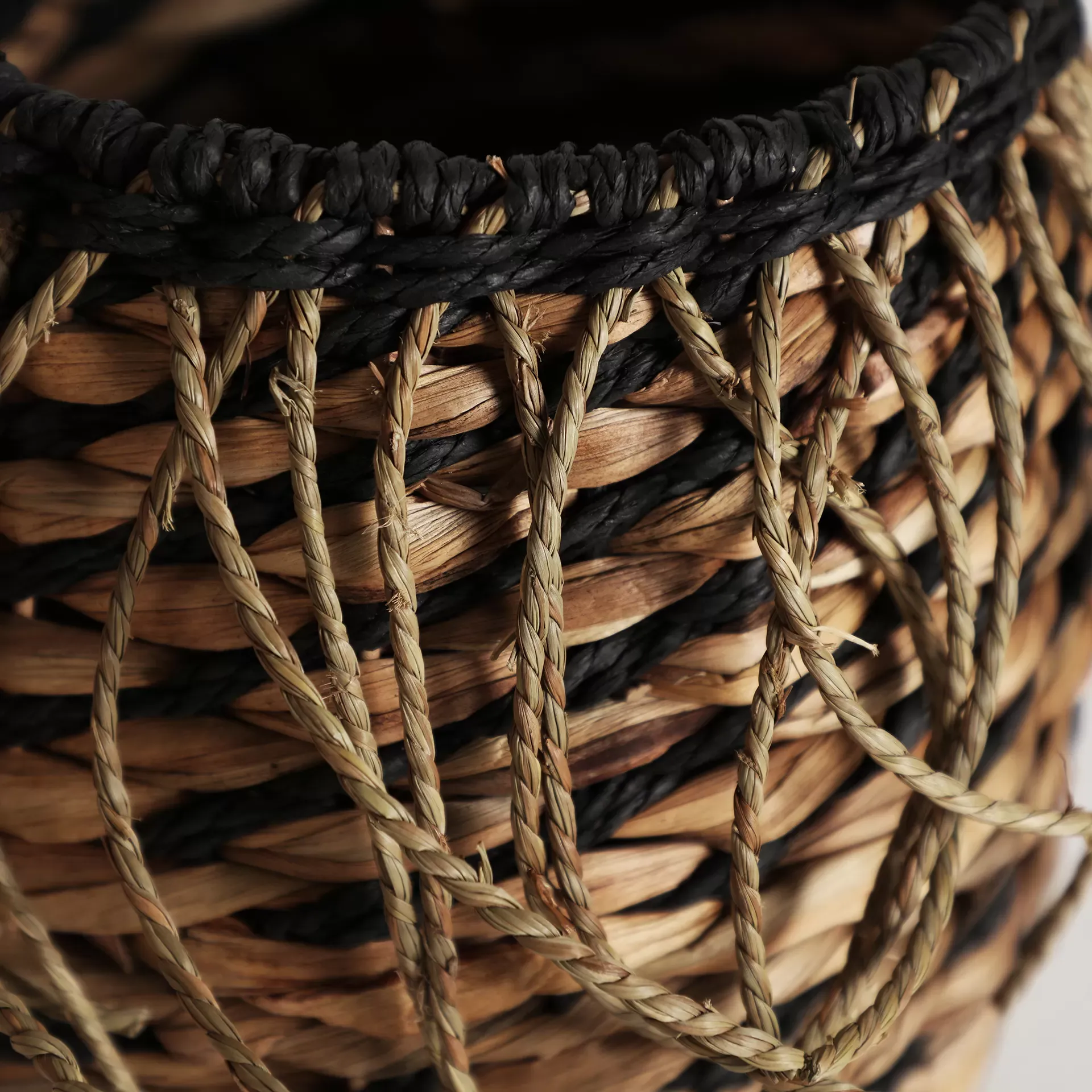 Illustration numéro 3 du produit Corbeille en fibre naturelle noir 33x33x41 cm