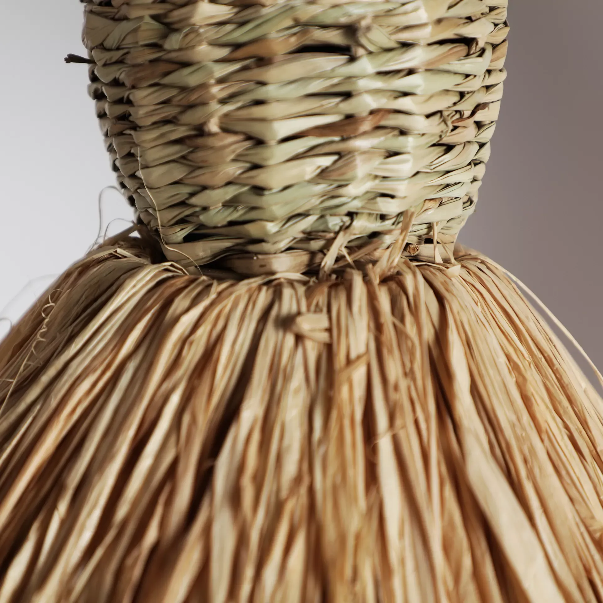Illustration numéro 3 du produit Lustre en fibre naturelle marron  en 32x32x113 cm